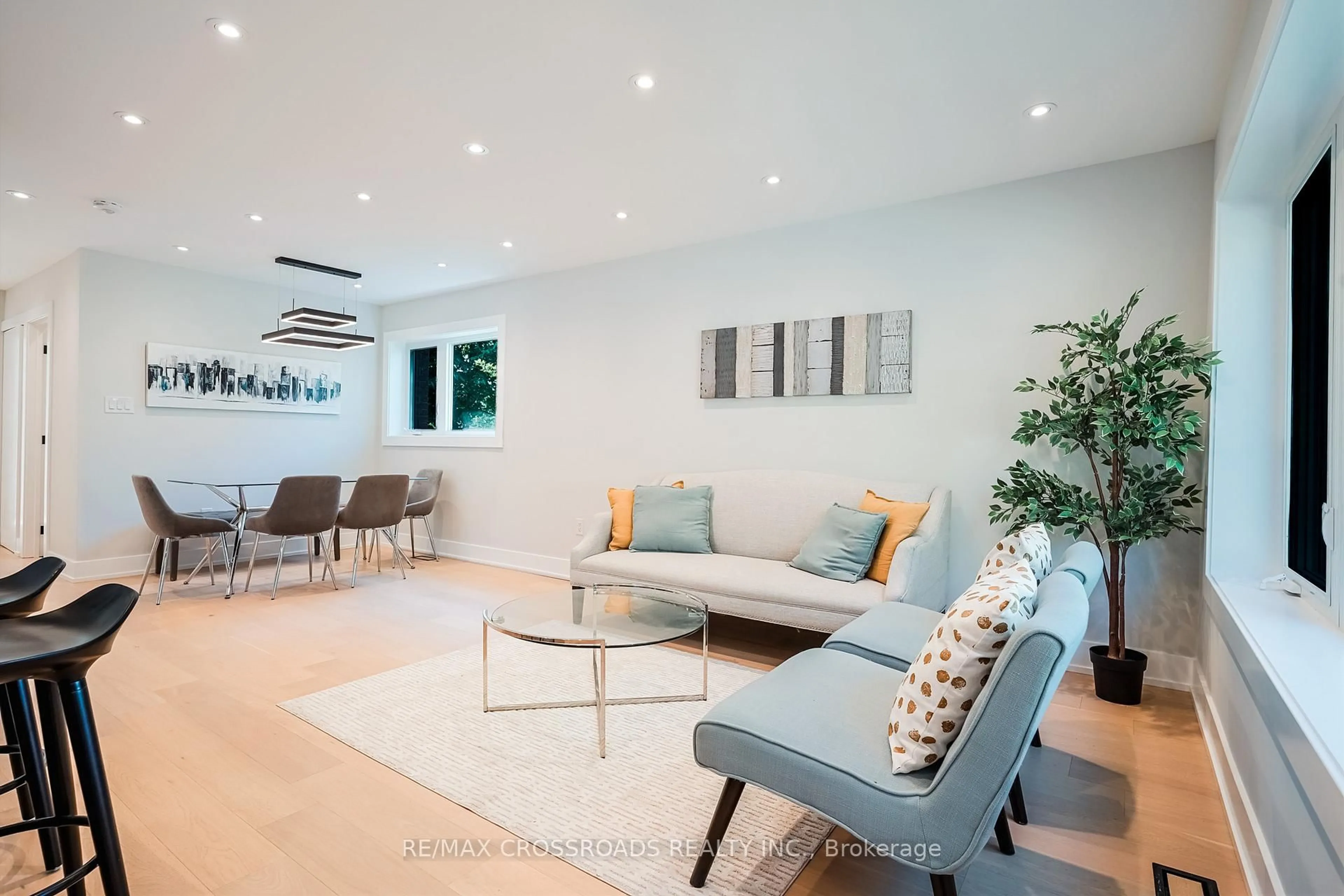 Living room with furniture, wood/laminate floor for 21 Karnwood Dr, Toronto Ontario M1L 2Z4