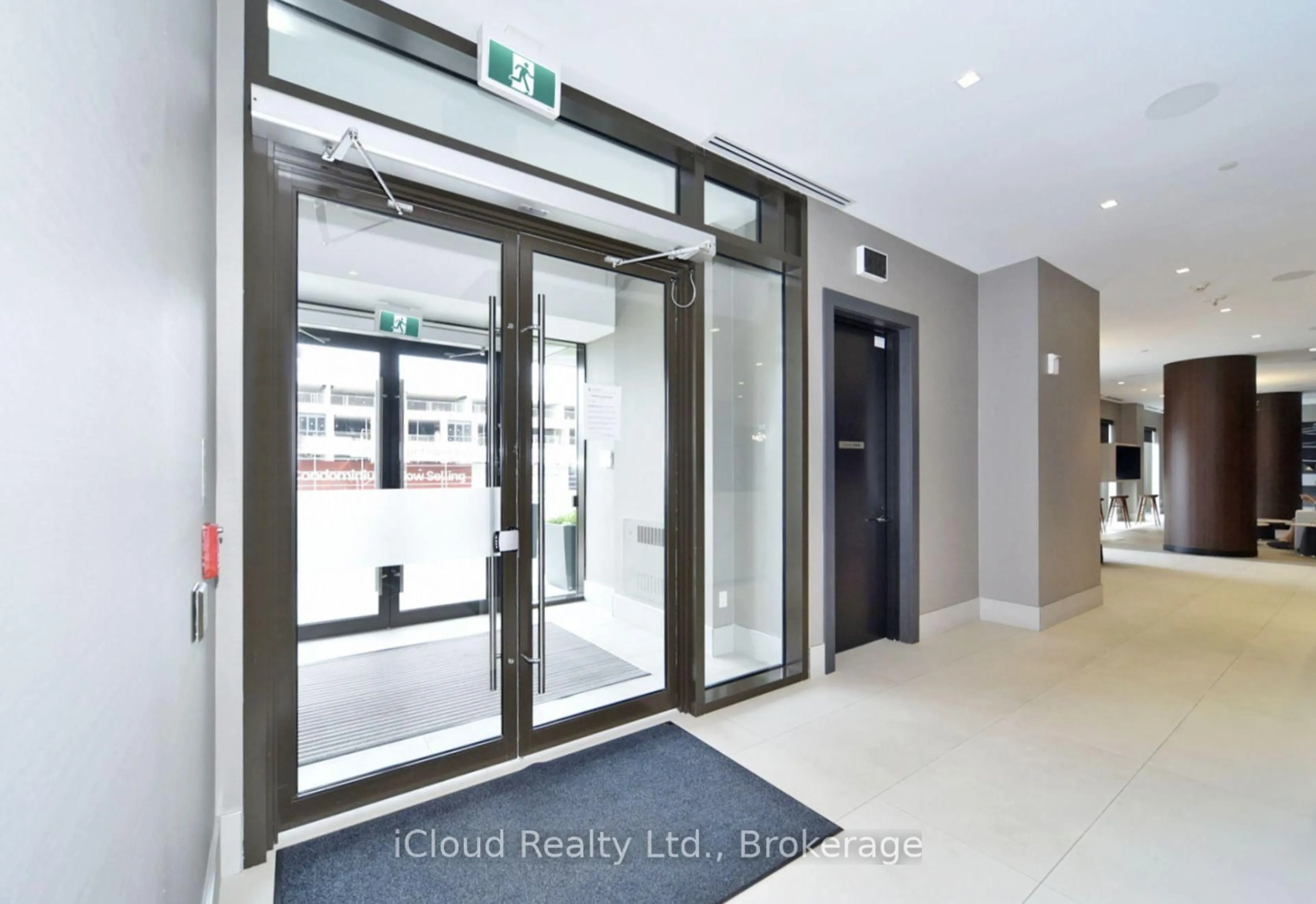 Indoor foyer for 2550 Simcoe St #1616, Oshawa Ontario L1L 0R5