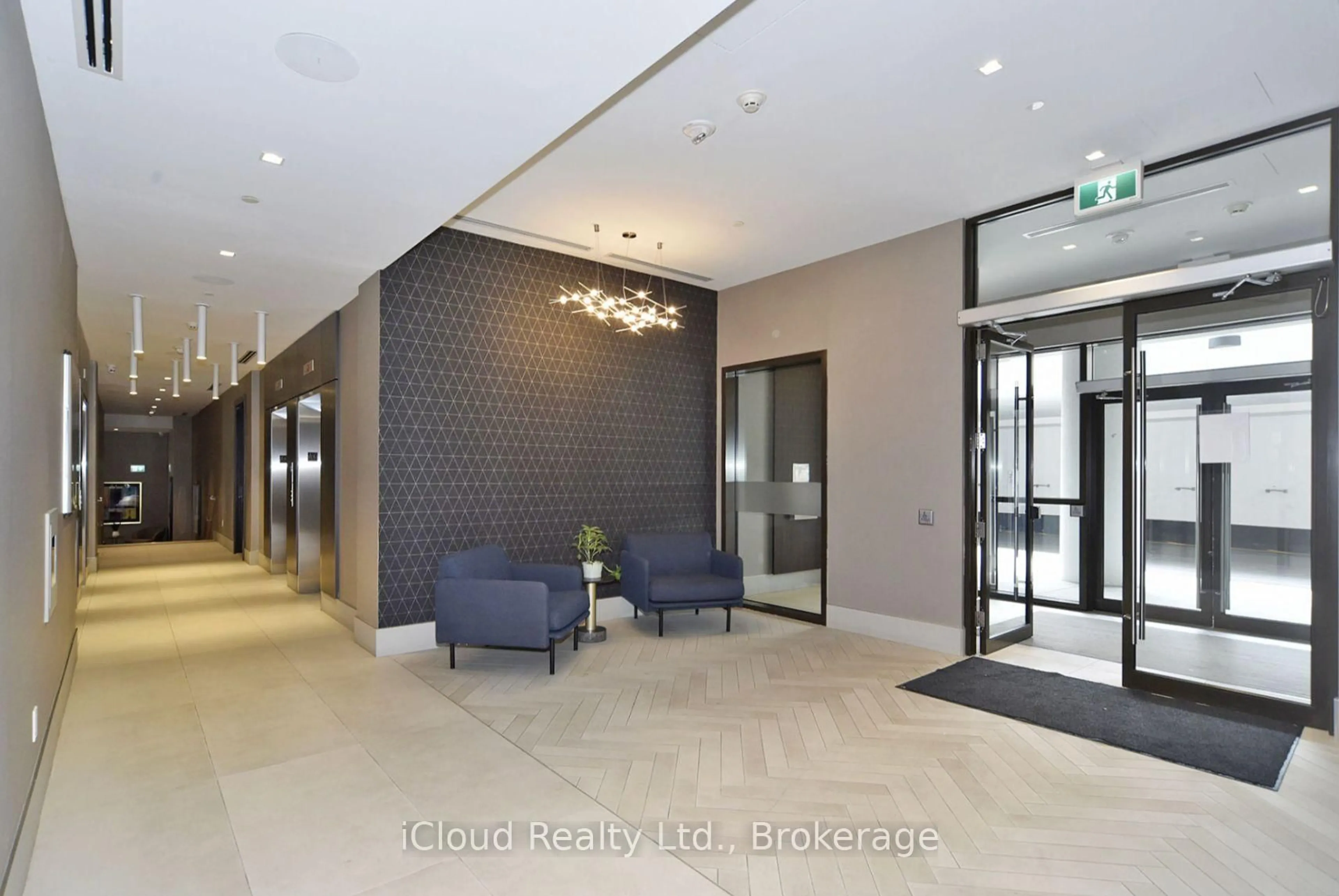 Indoor foyer for 2550 Simcoe St #1616, Oshawa Ontario L1L 0R5