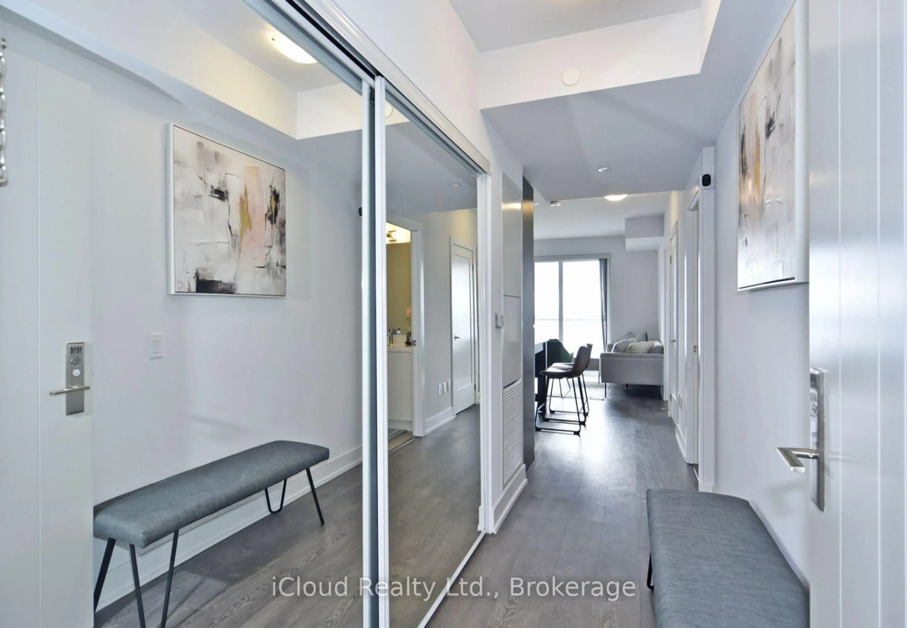 Indoor foyer for 2550 Simcoe St #1616, Oshawa Ontario L1L 0R5