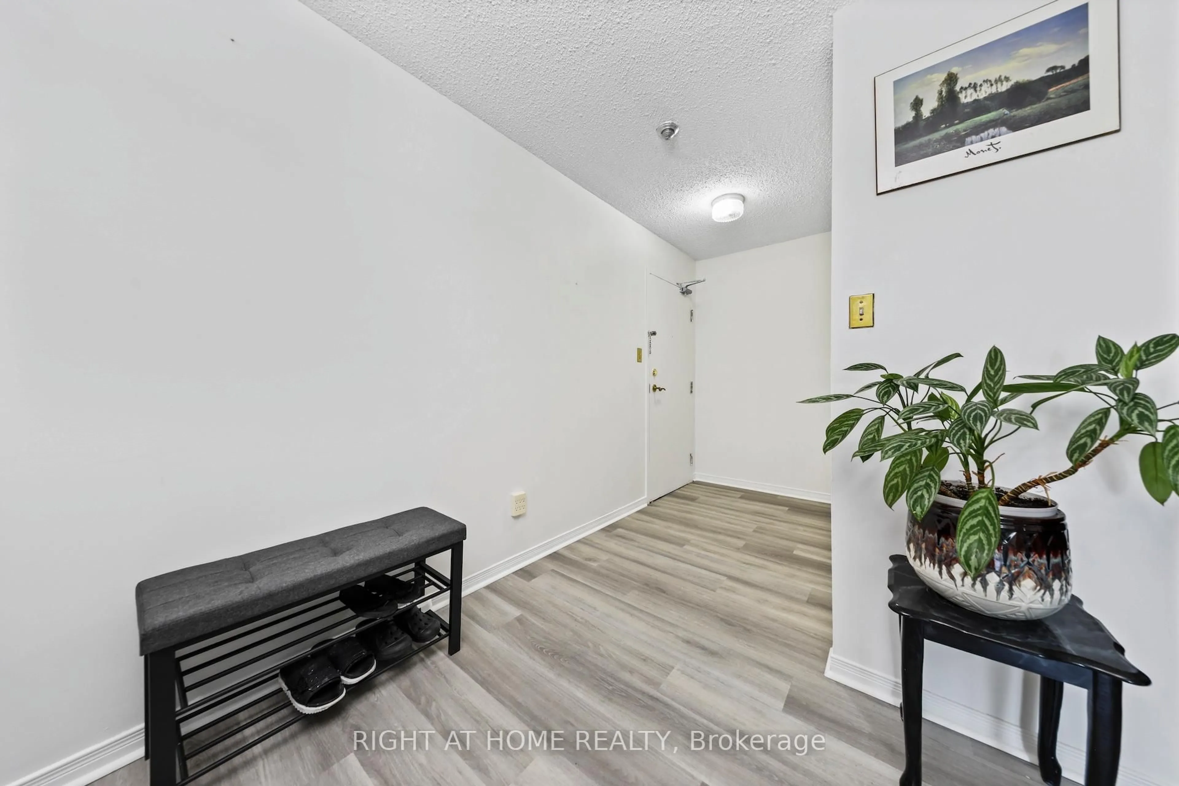 Unknown for 1665 Victoria Park Ave #206, Toronto Ontario M1R 5E5