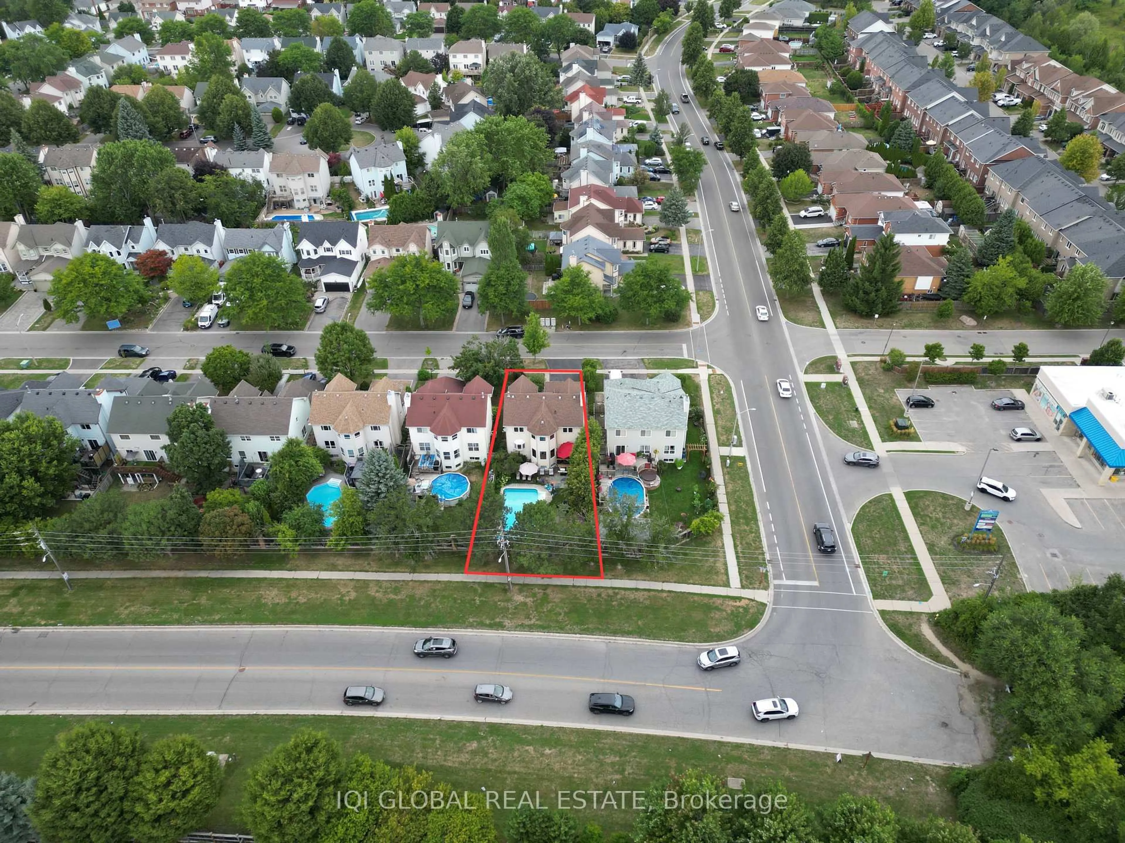 A pic from outside/outdoor area/front of a property/back of a property/a pic from drone, city buildings view from balcony for 895 Ripley Cres, Oshawa Ontario L1K 2E8