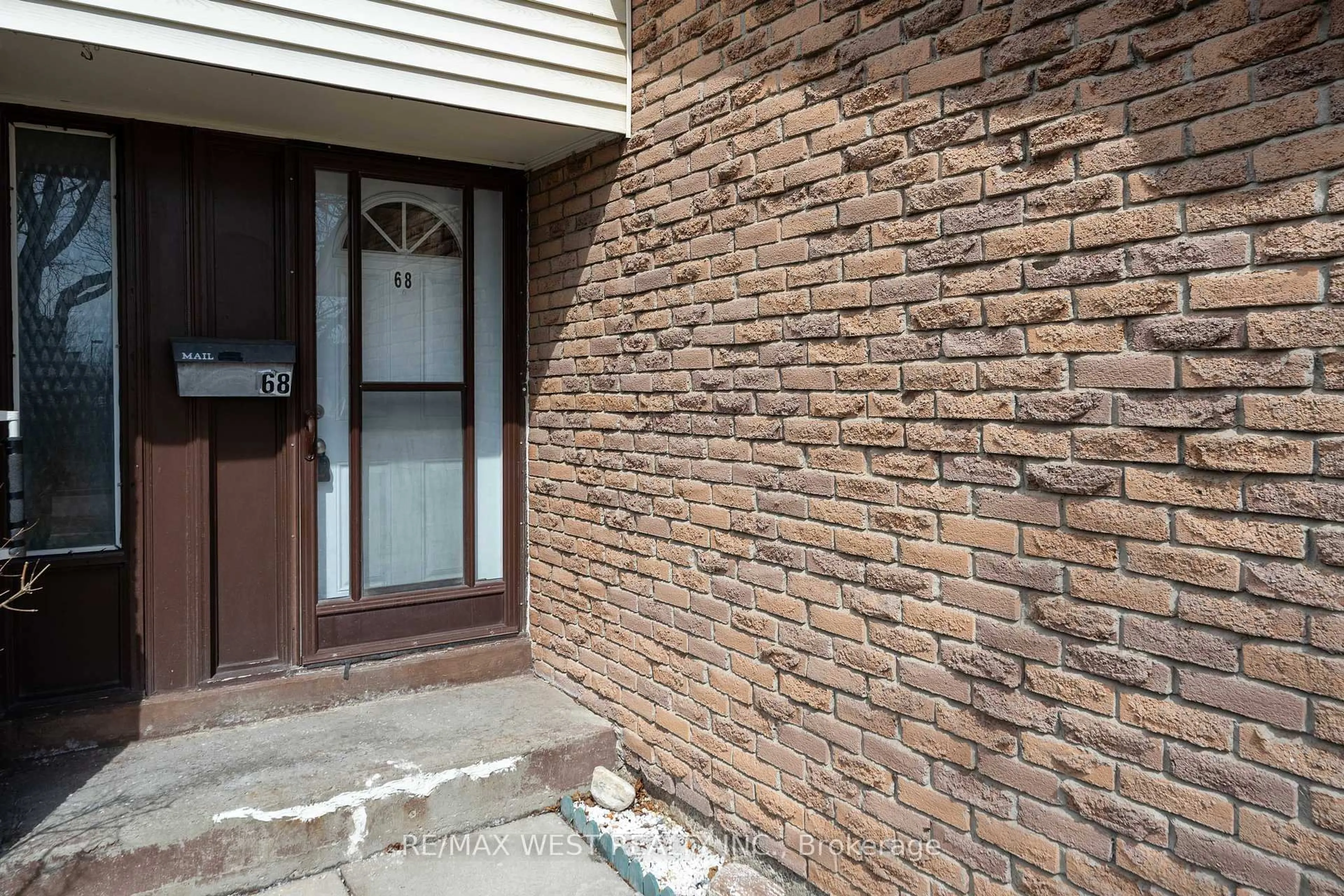 Unknown for 222 Pearson St #68, Oshawa Ontario L1G 7C6