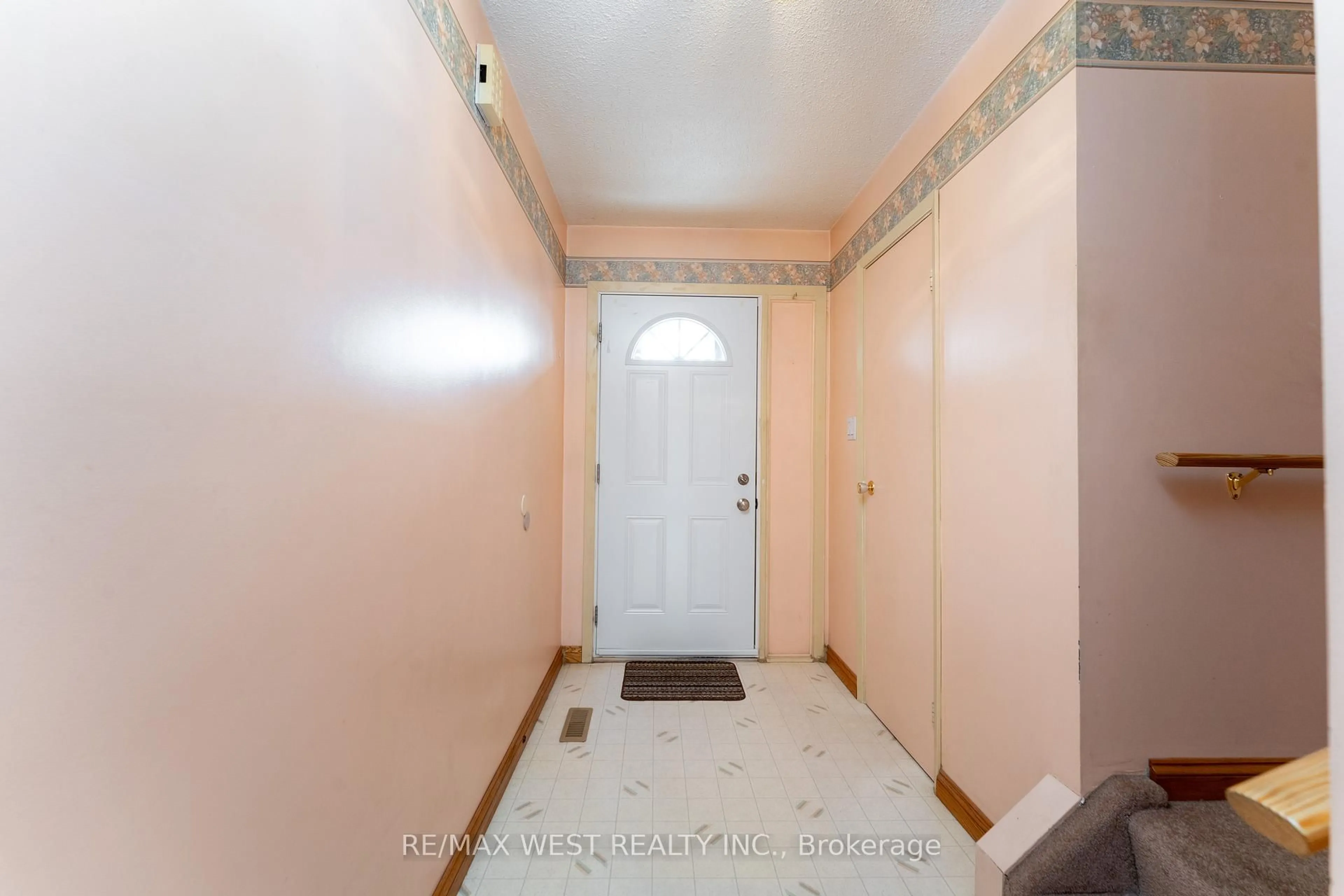 Indoor entryway for 222 Pearson St #68, Oshawa Ontario L1G 7C6