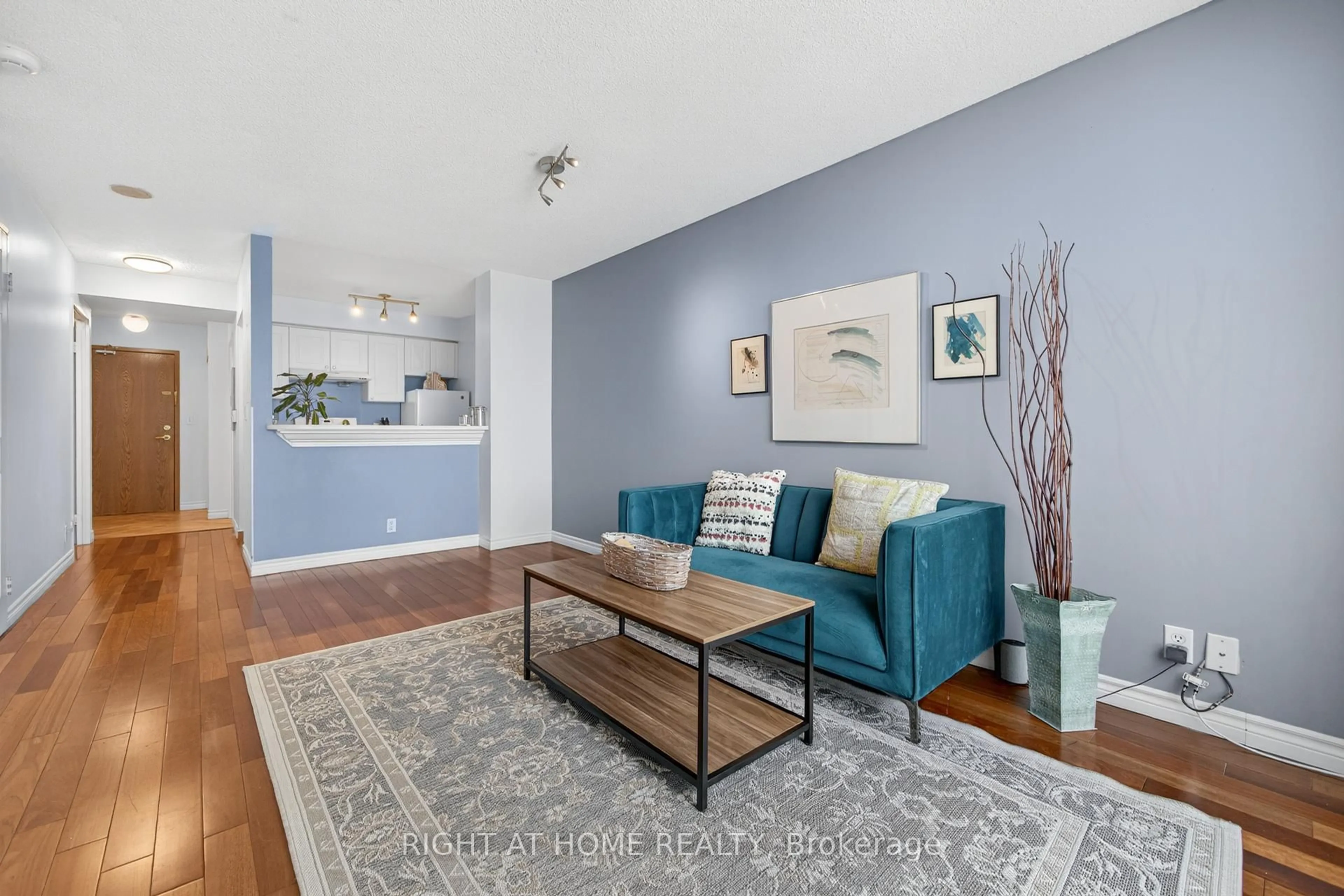 Living room with furniture, wood/laminate floor for 1 Lee Centre Dr #613, Toronto Ontario M1H 3J2