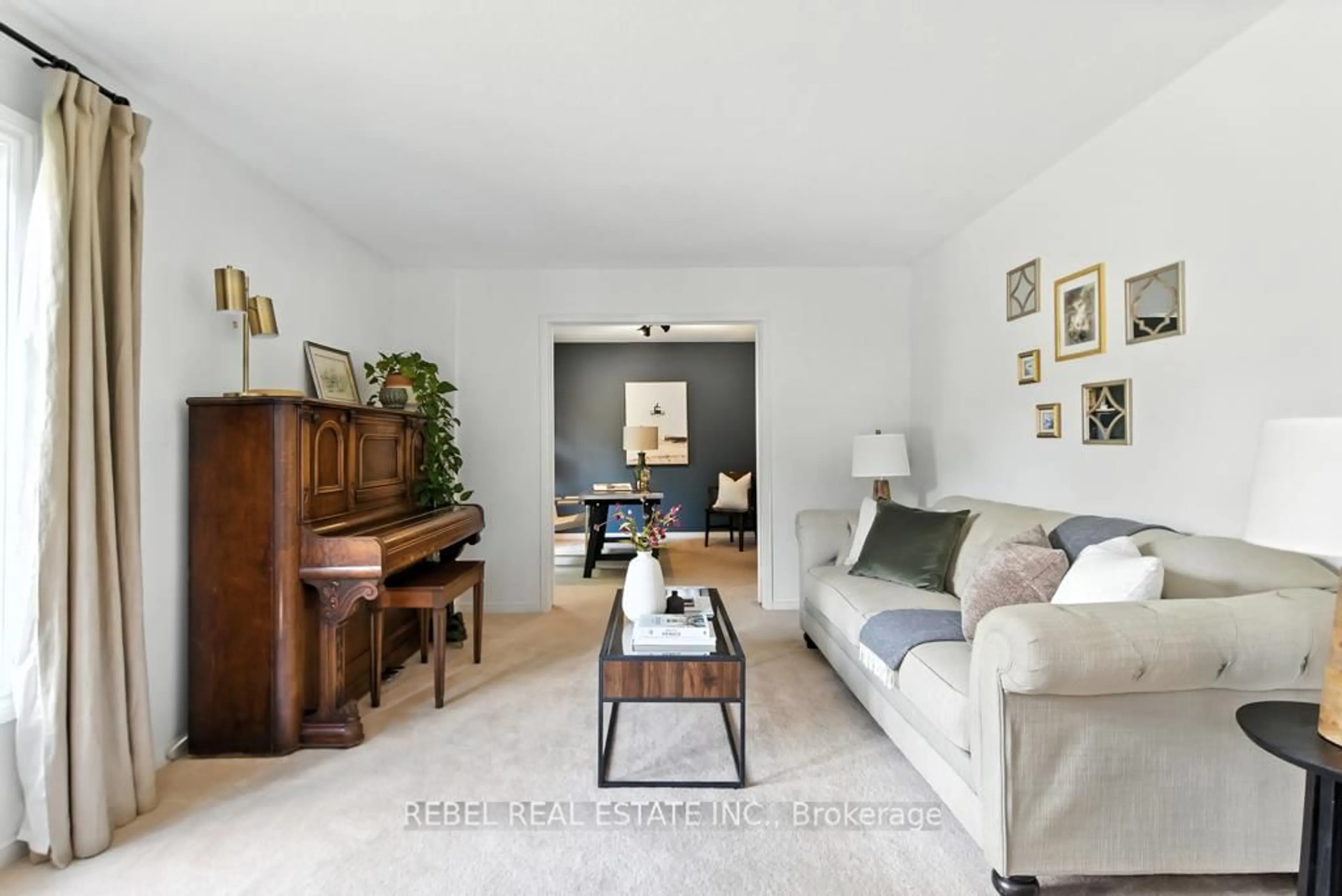 Living room with furniture, unknown for 53 Braebrook Dr, Whitby Ontario L1R 1V6