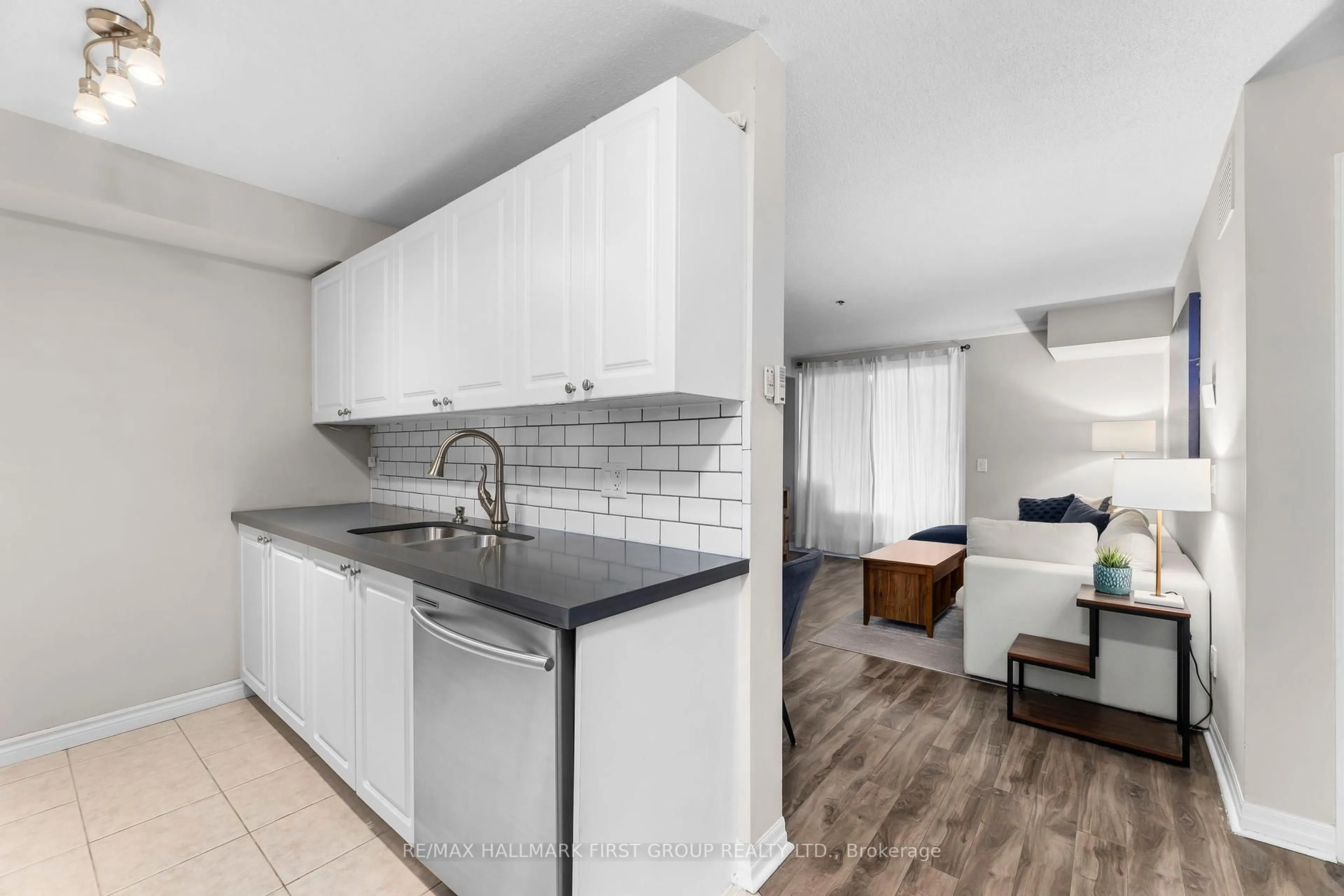 Standard kitchen, ceramic/tile floor for 684 Warden Ave #109, Toronto Ontario M1L 4W4