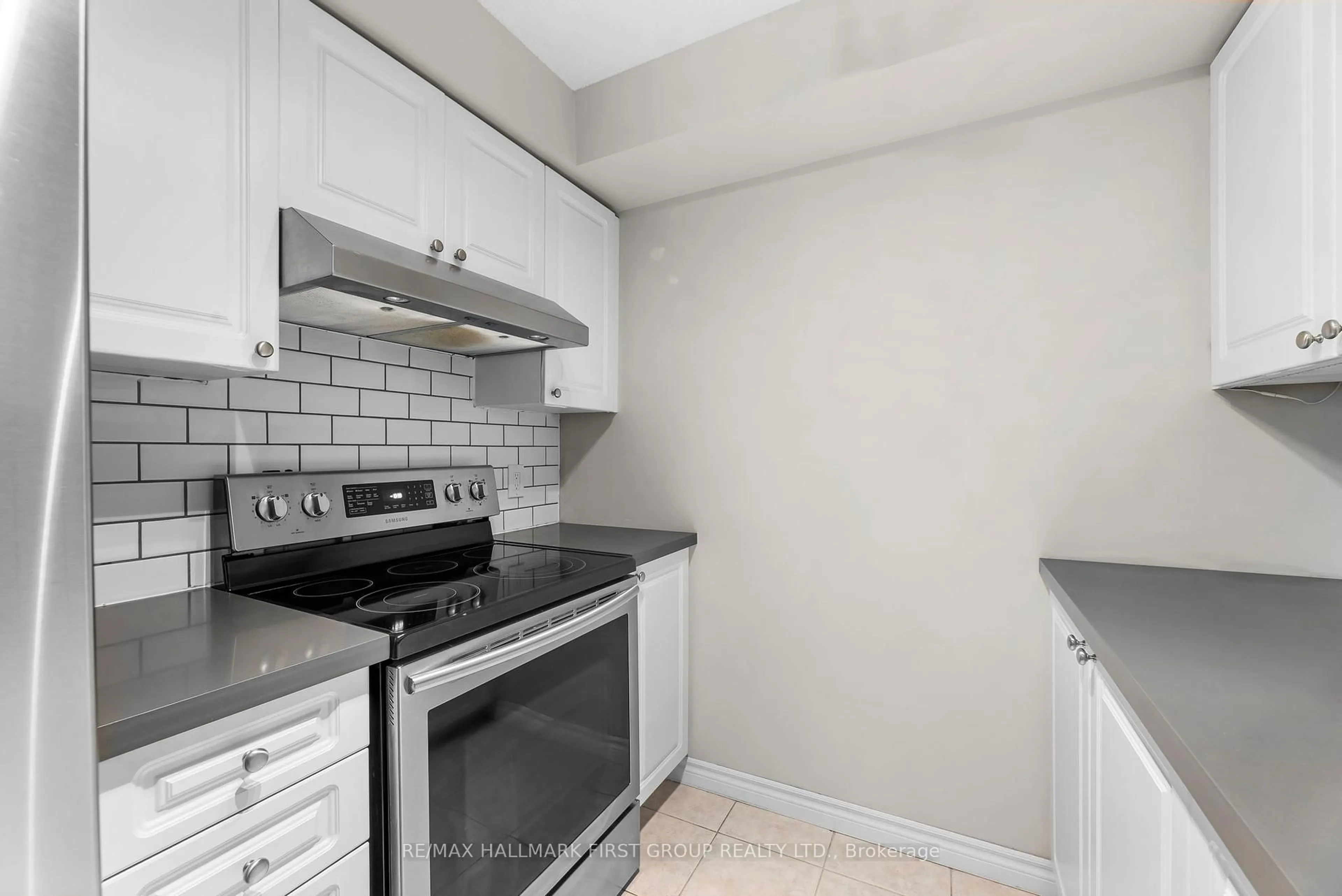 Standard kitchen, unknown for 684 Warden Ave #109, Toronto Ontario M1L 4W4