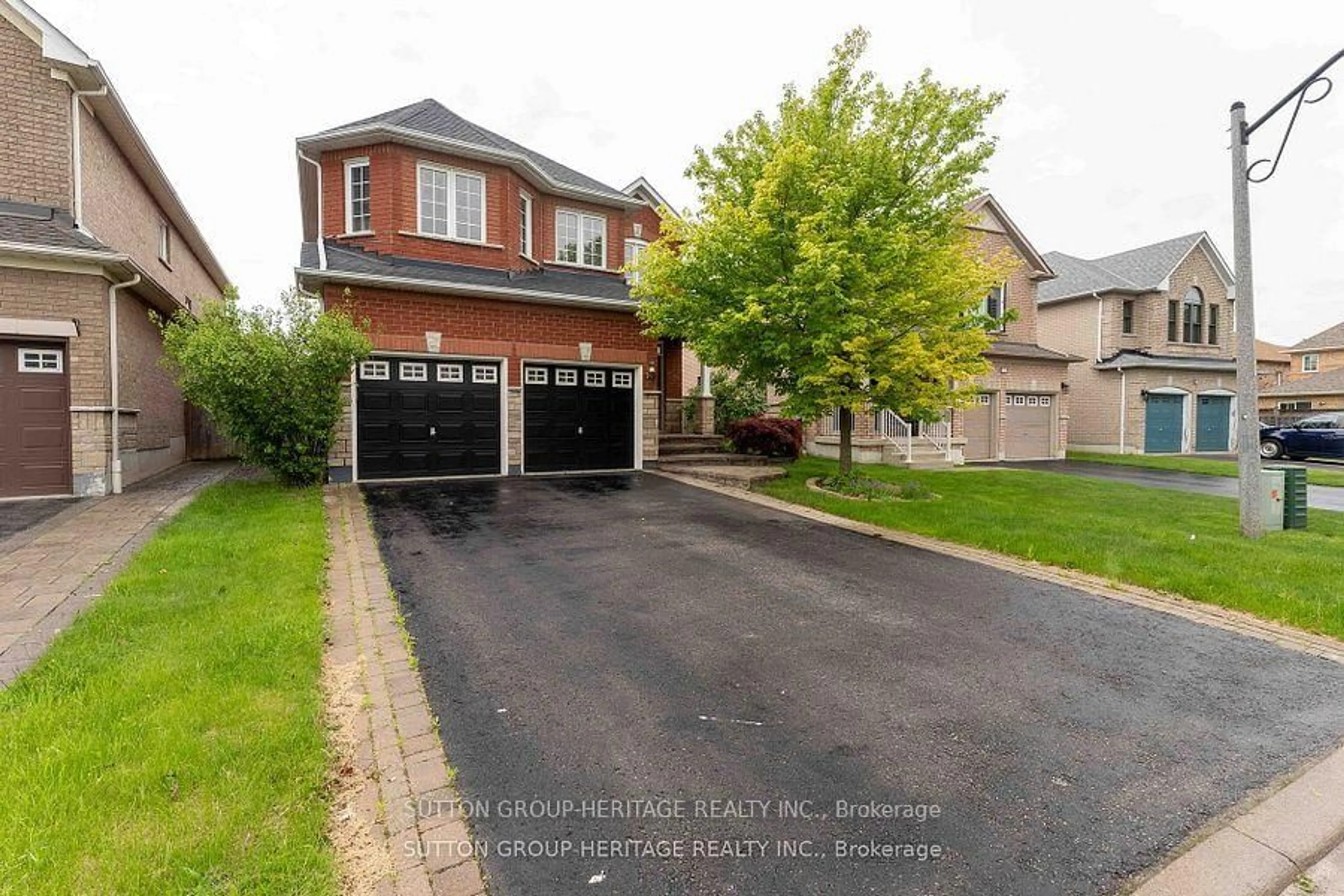 Unknown for 34 Ball Cres, Whitby Ontario L1P 1W6