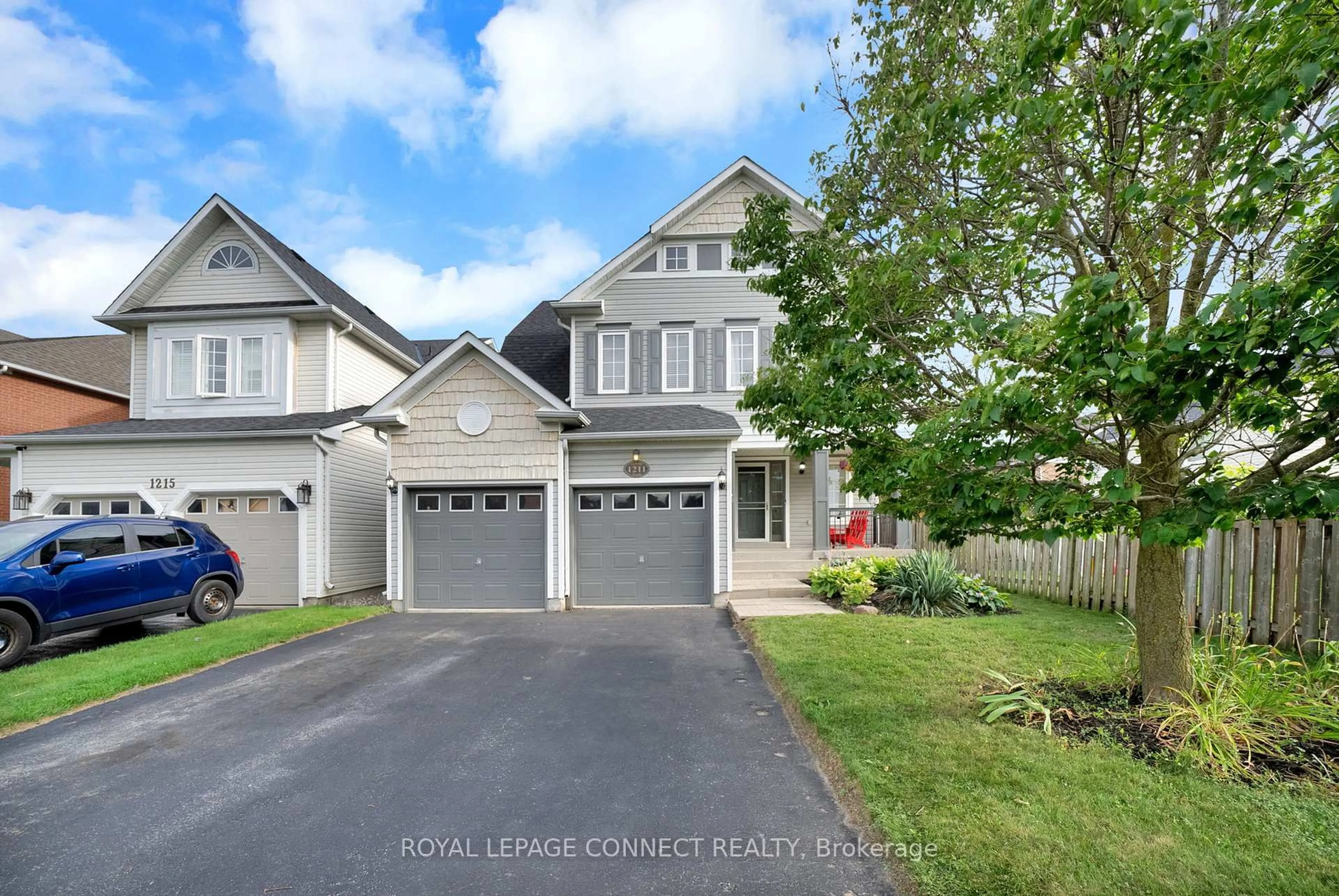 A pic from outside/outdoor area/front of a property/back of a property/a pic from drone, street for 1211 Oakhill Ave, Oshawa Ontario L1K 2R4