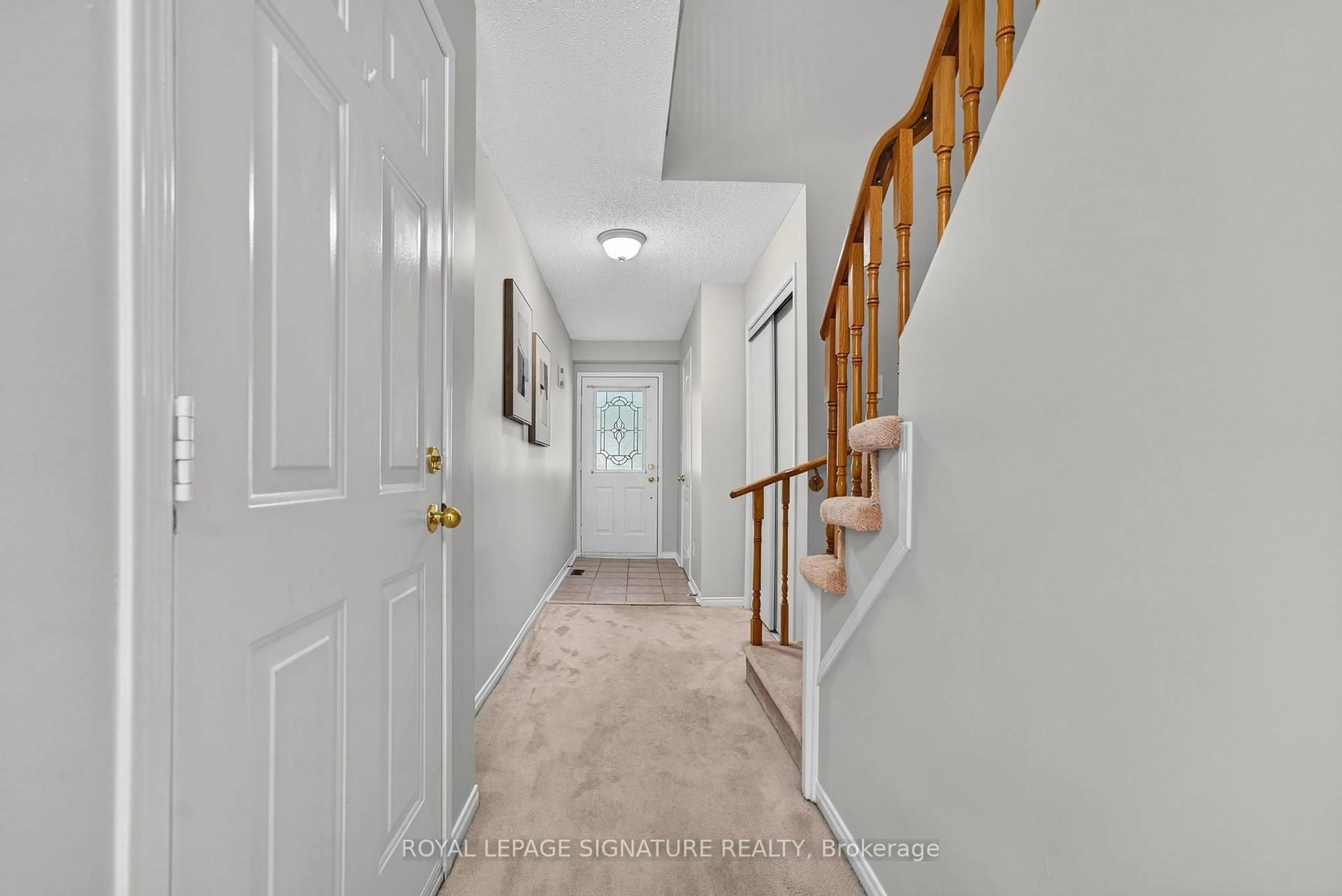 Indoor entryway for 1867 Kingston Rd #36, Pickering Ontario L1V 6Z4