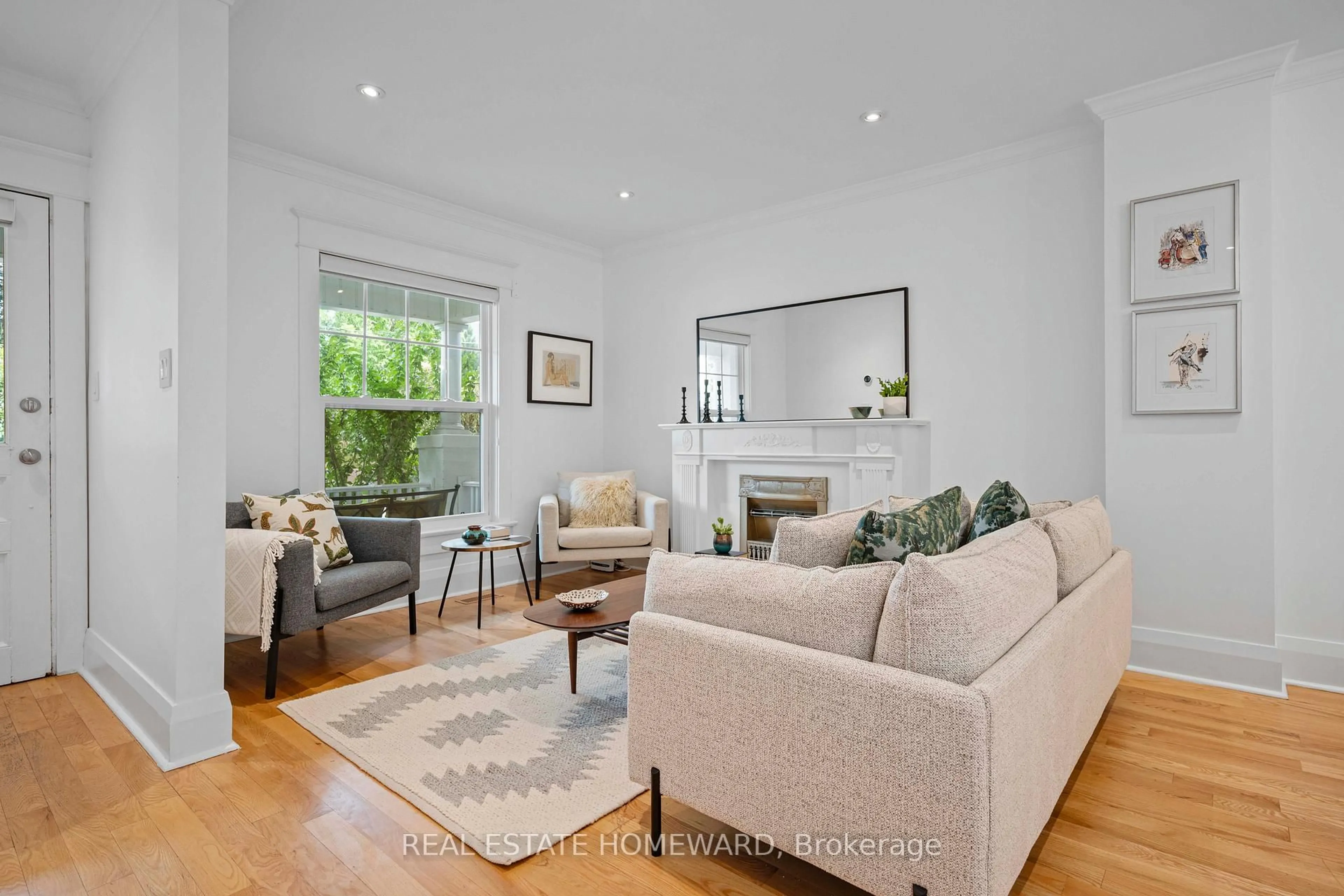 Living room with furniture, unknown for 158 Hastings Ave, Toronto Ontario M4L 2L4