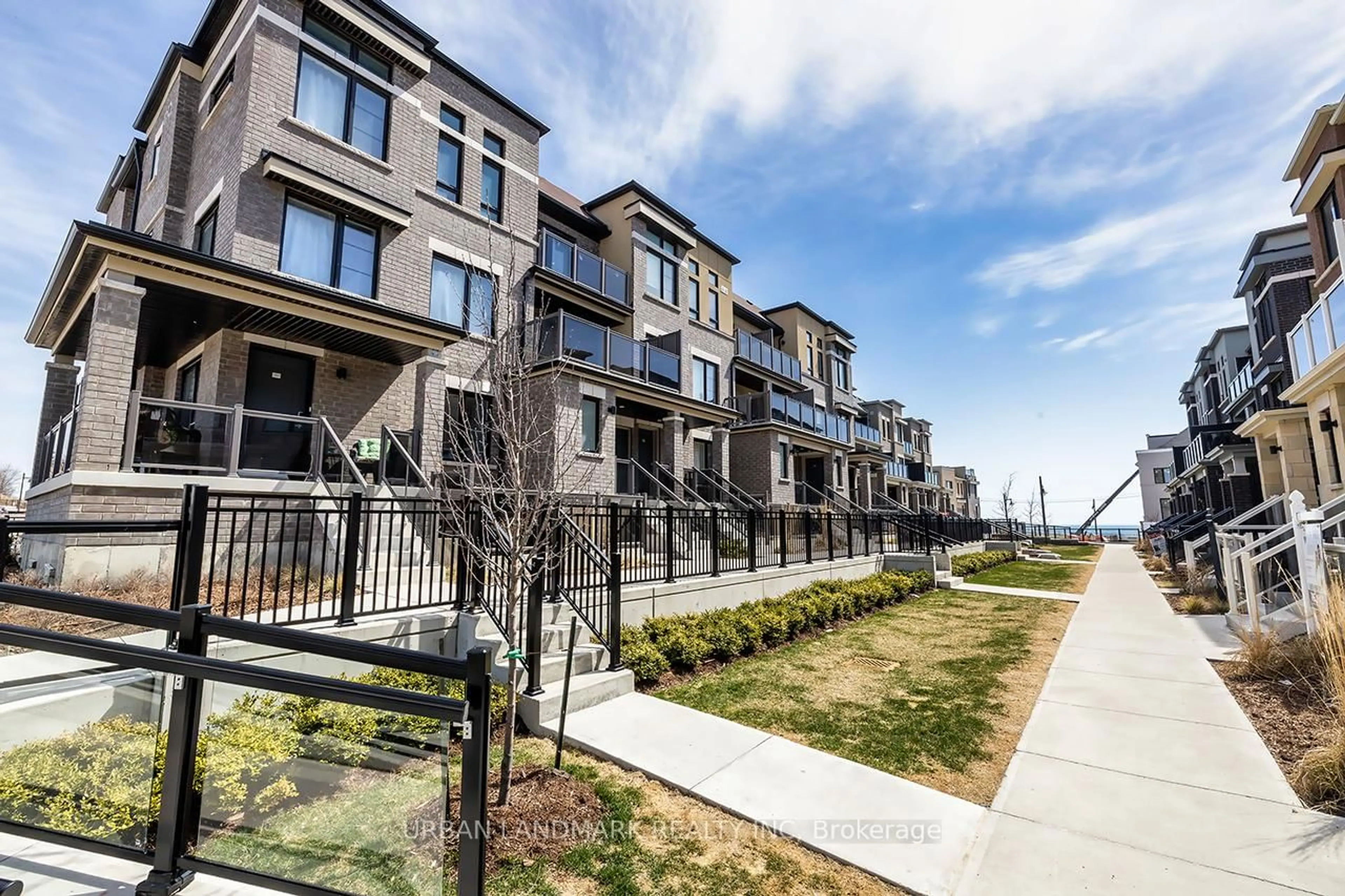 Patio, street for 26 Lookout Dr #26D, Clarington Ontario L1C 7G1
