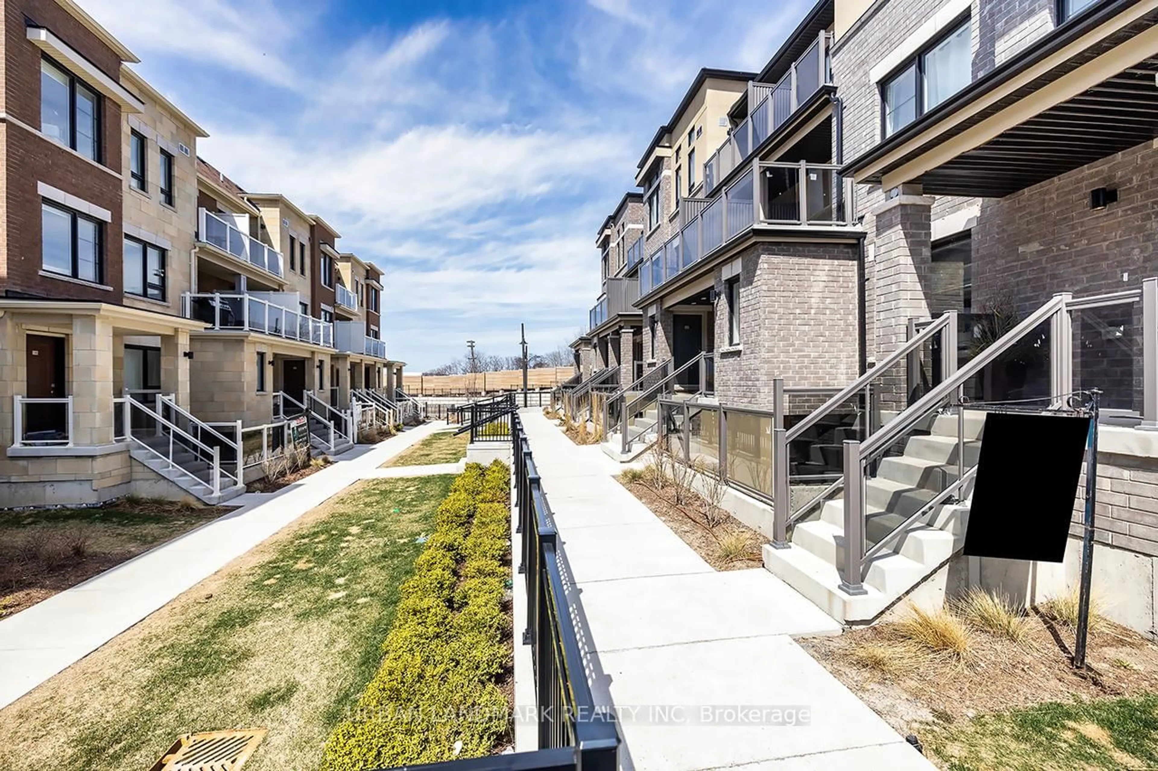 A pic from outside/outdoor area/front of a property/back of a property/a pic from drone, unknown for 26 Lookout Dr #26D, Clarington Ontario L1C 7G1