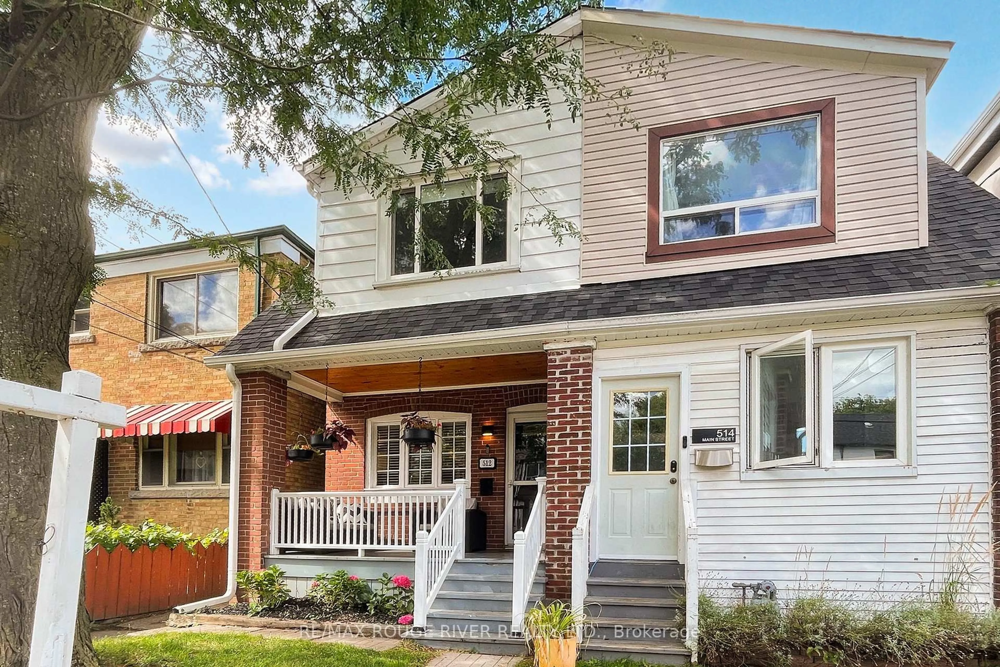 Home with brick exterior material, street for 512 Main St, Toronto Ontario M4C 4Y4