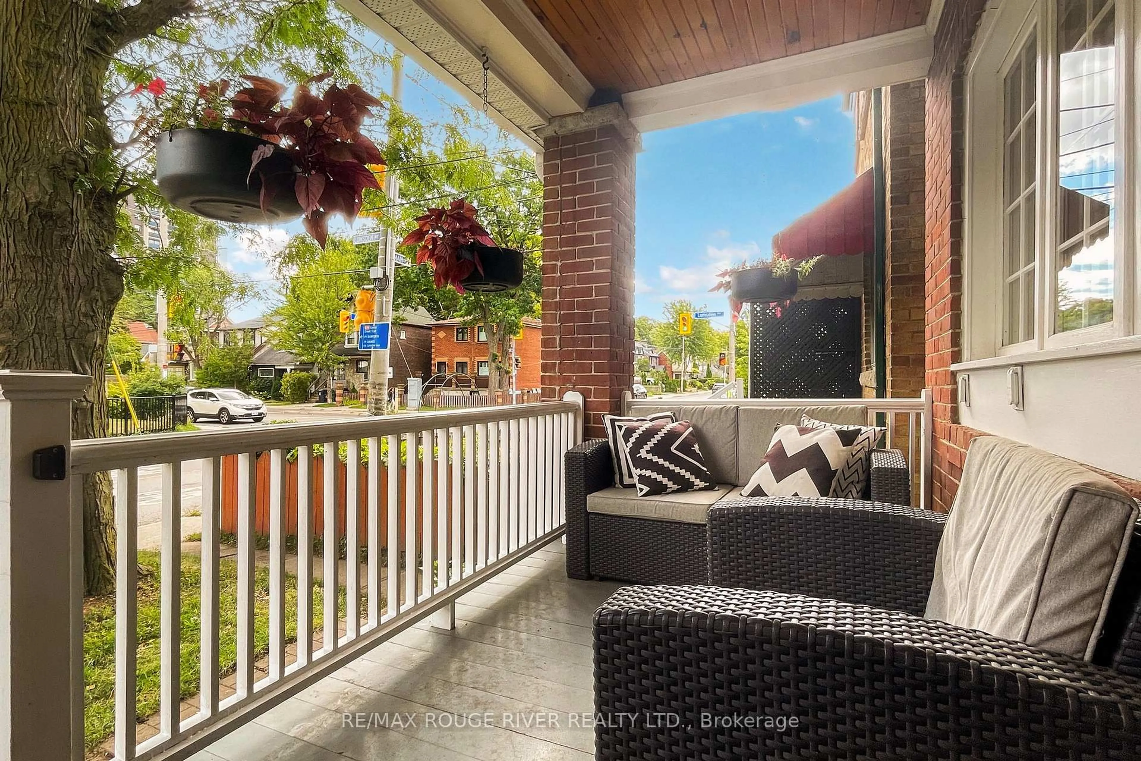 Patio, street for 512 Main St, Toronto Ontario M4C 4Y4