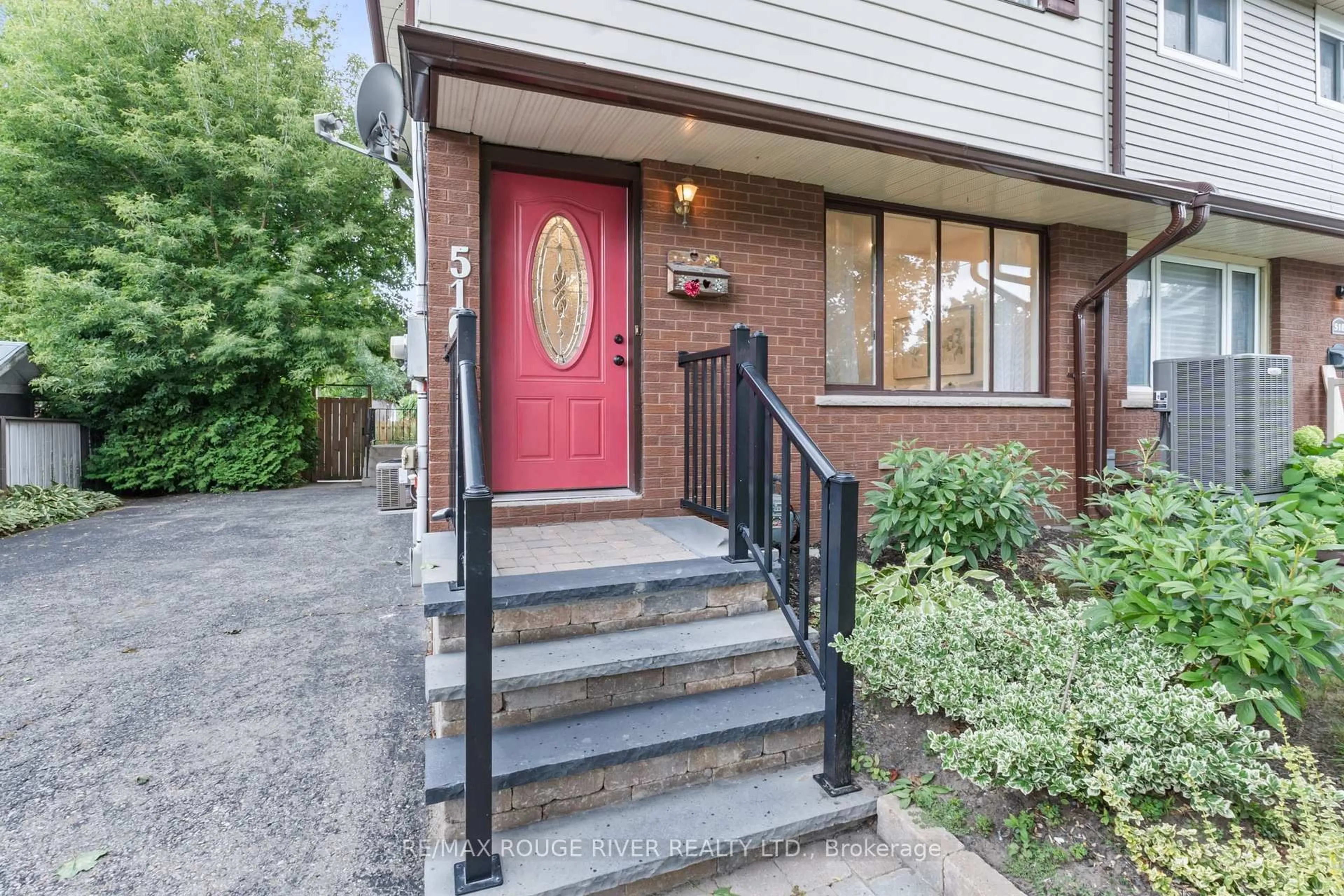 Home with brick exterior material, street for 516 Kent St, Whitby Ontario L1N 4Y9
