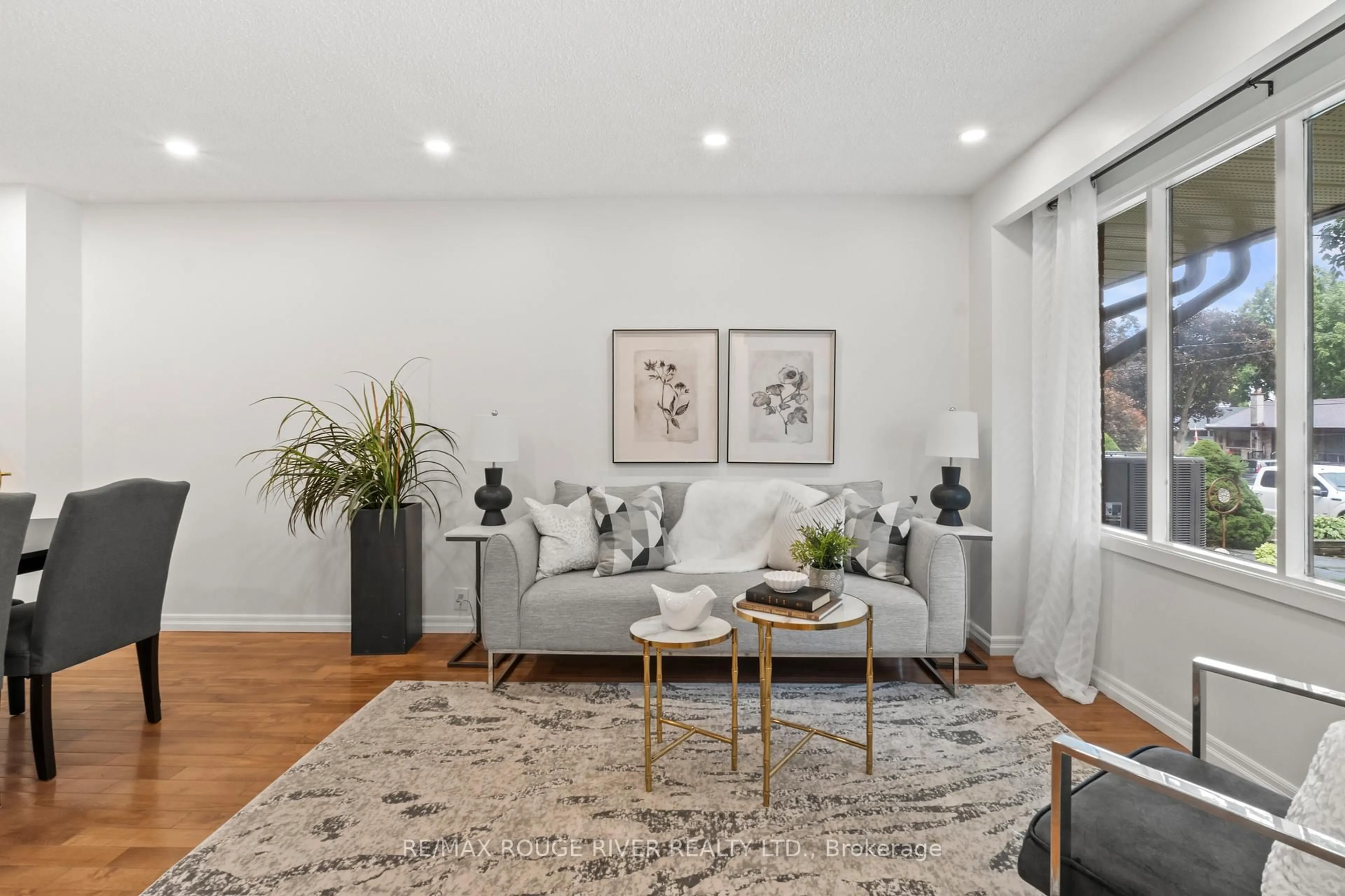 Living room with furniture, unknown for 516 Kent St, Whitby Ontario L1N 4Y9