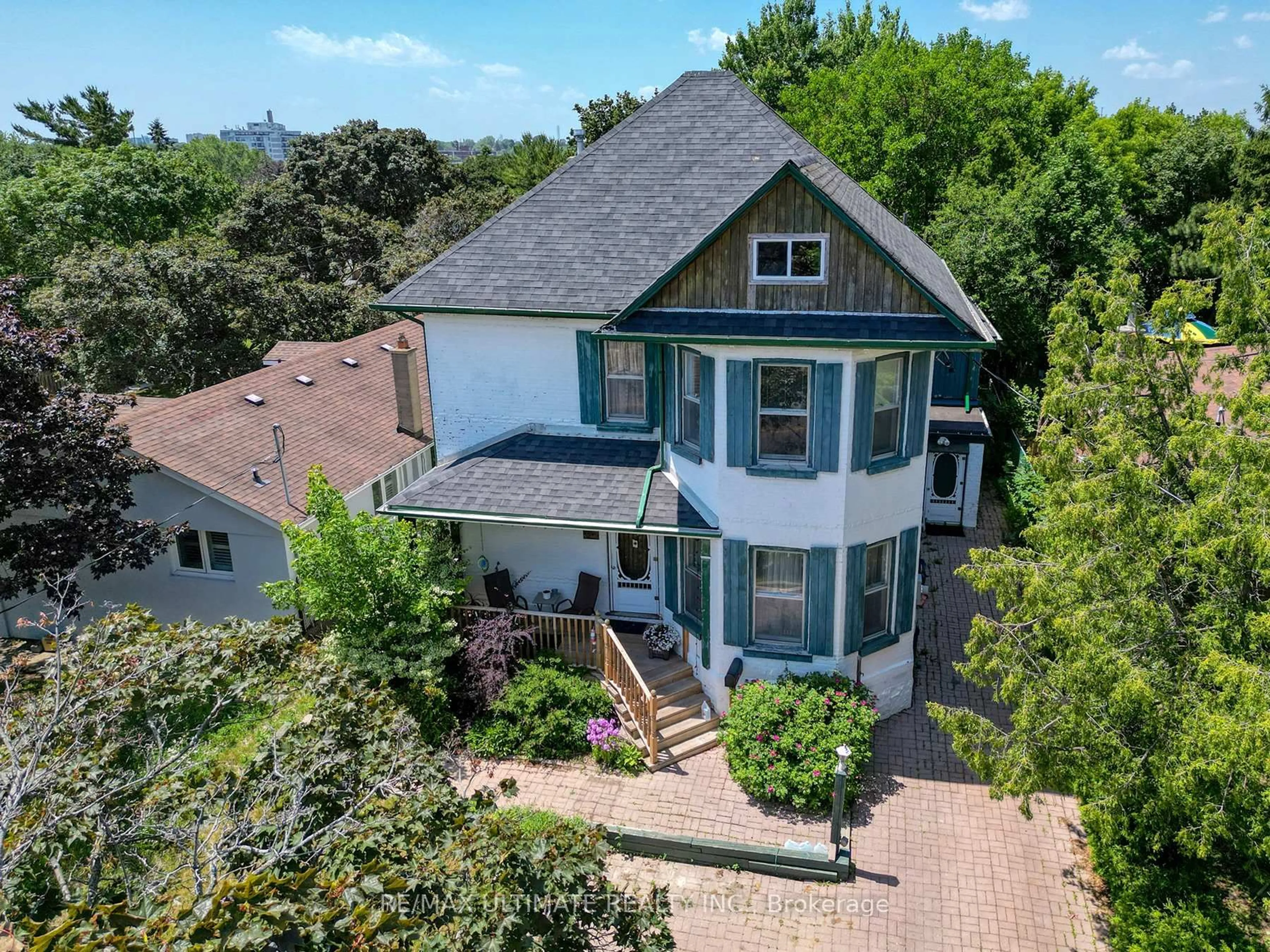 A pic from outside/outdoor area/front of a property/back of a property/a pic from drone, unknown for 544 Bellamy Rd, Toronto Ontario M1H 1G4