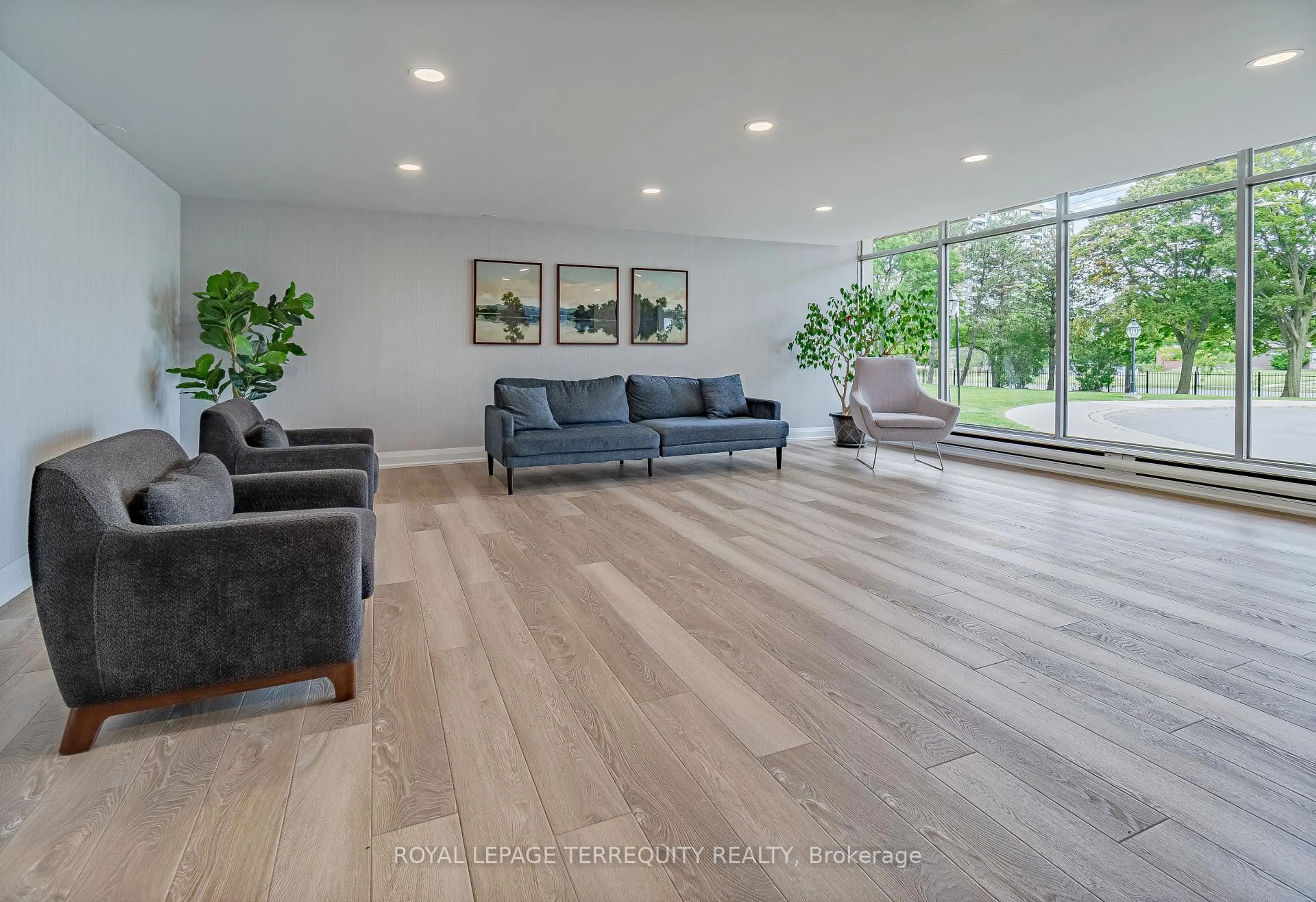 Living room with furniture, wood/laminate floor for 2550 Pharmacy Ave #1615, Toronto Ontario M1W 1H9