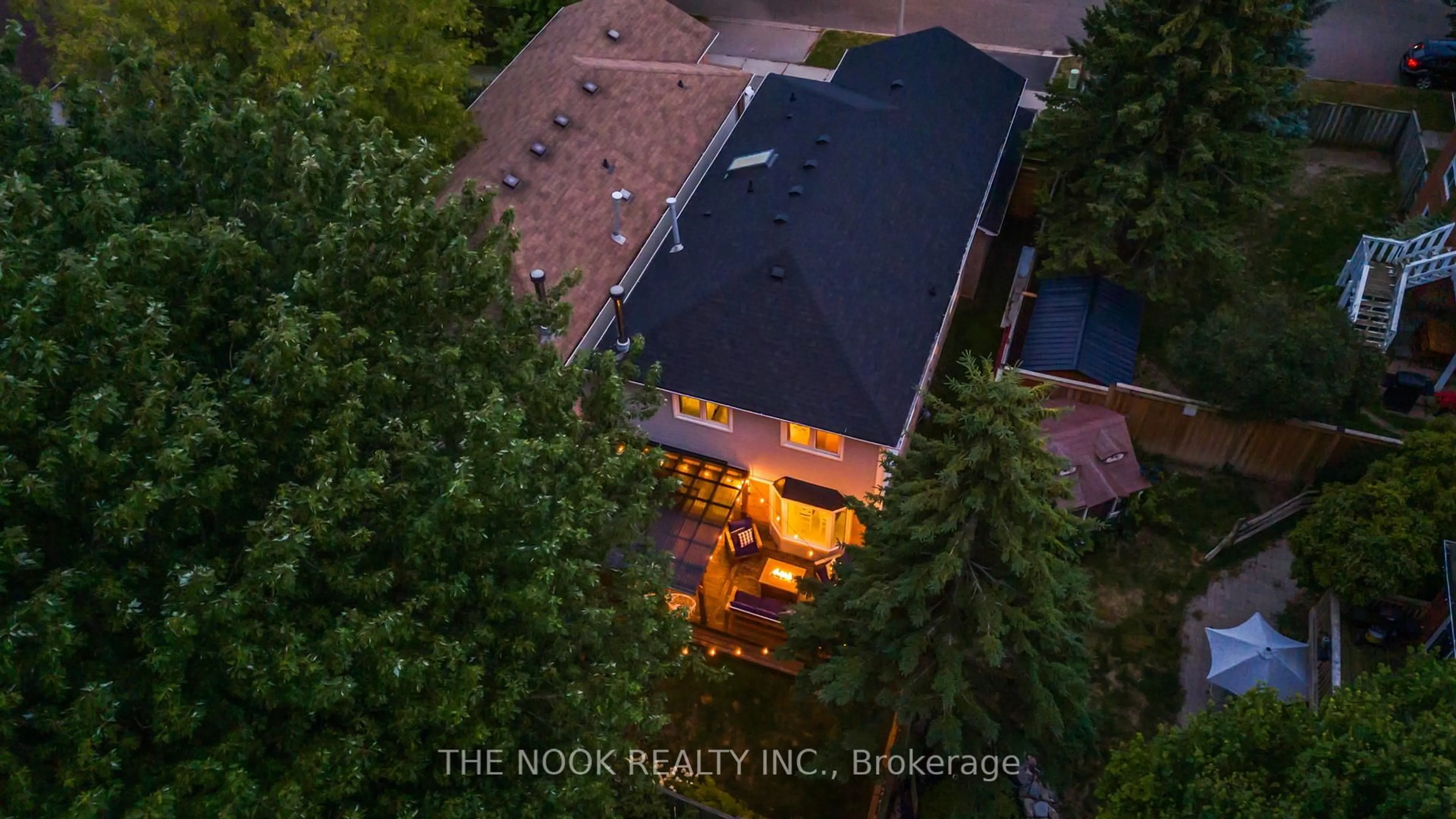 A pic from outside/outdoor area/front of a property/back of a property/a pic from drone, unknown for 6 Stanford Cres, Clarington Ontario L1B 1G1