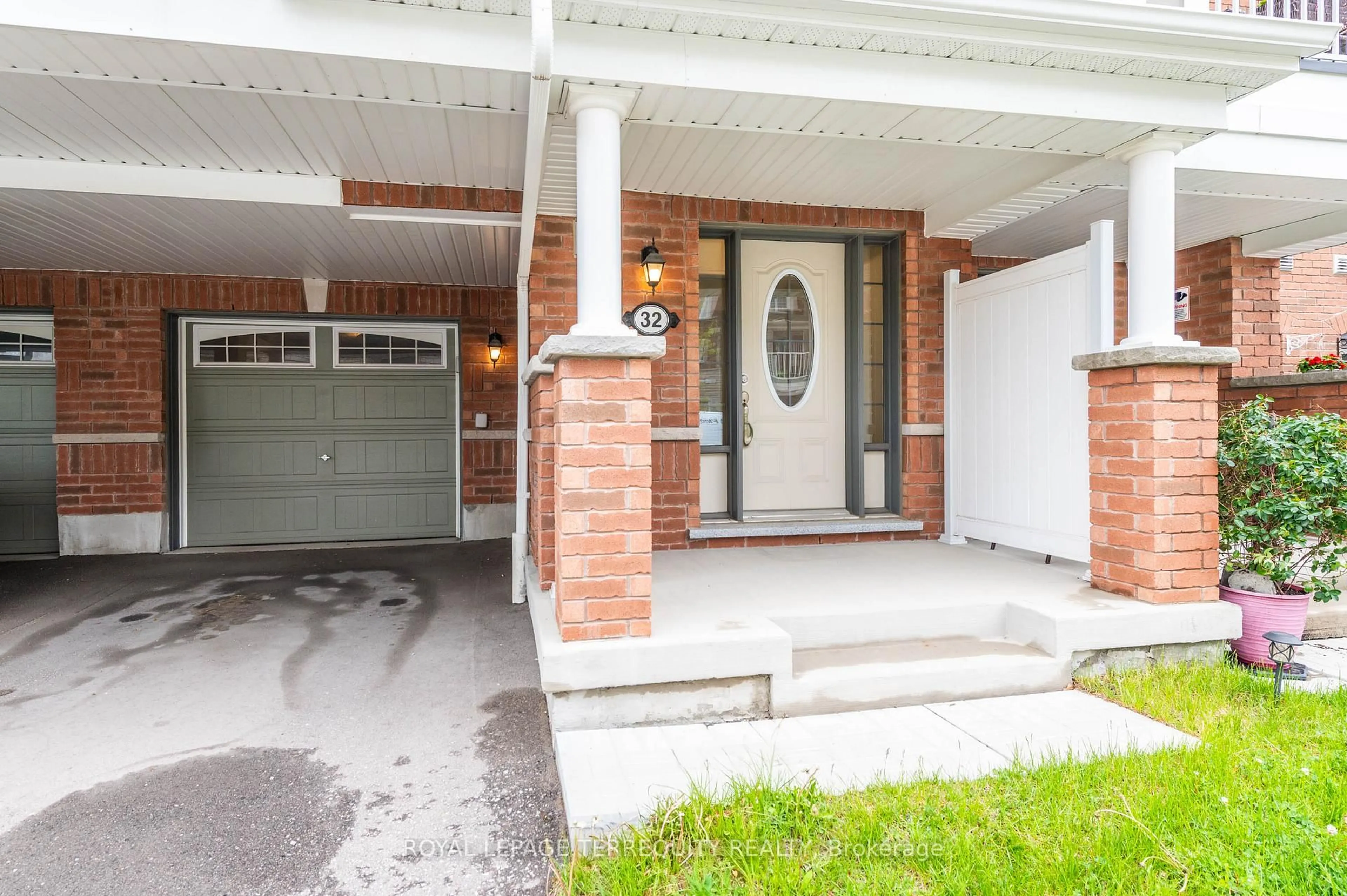 Unknown for 32 Goldeye St, Whitby Ontario L1P 0E6