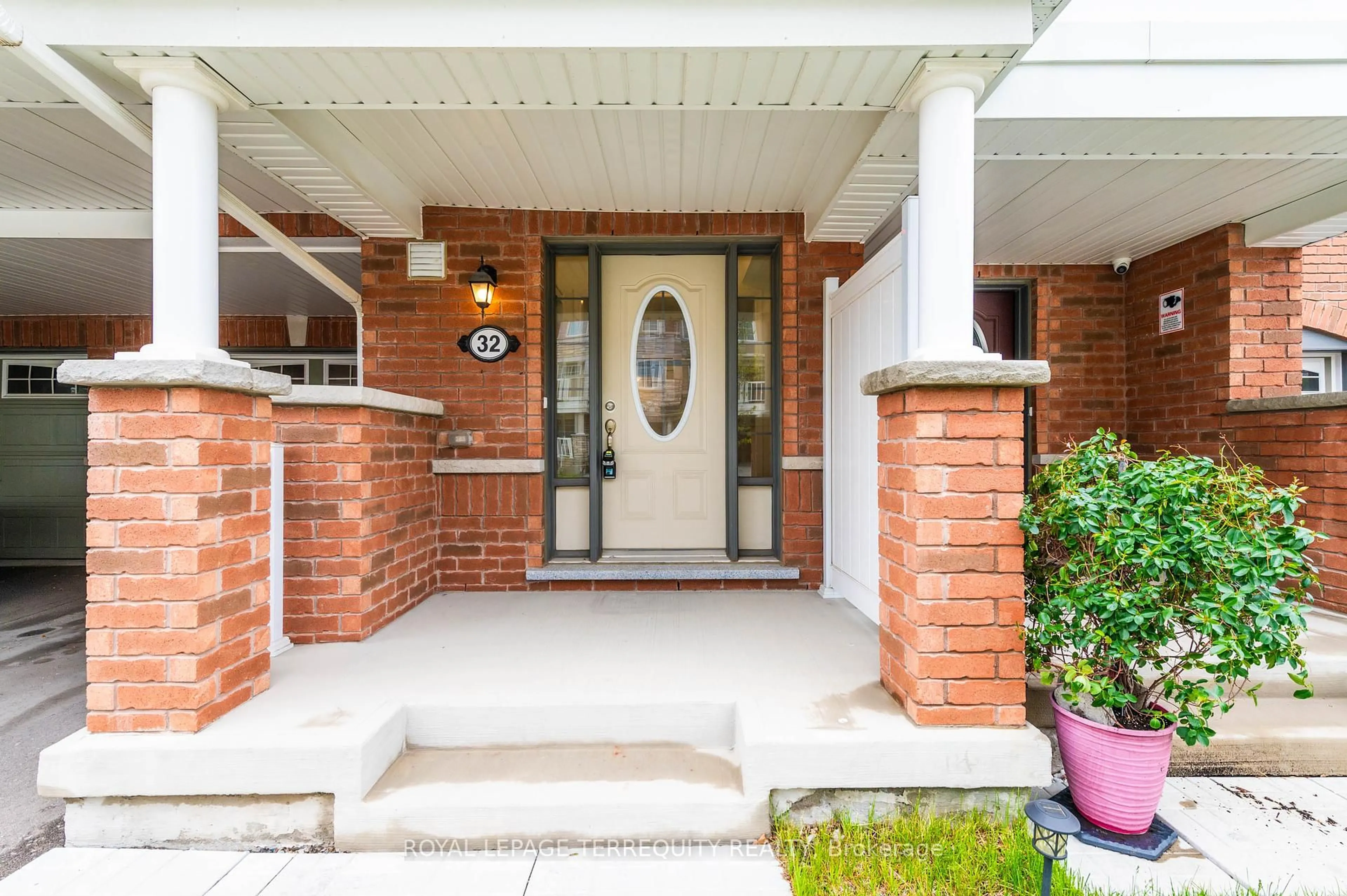 Unknown for 32 Goldeye St, Whitby Ontario L1P 0E6