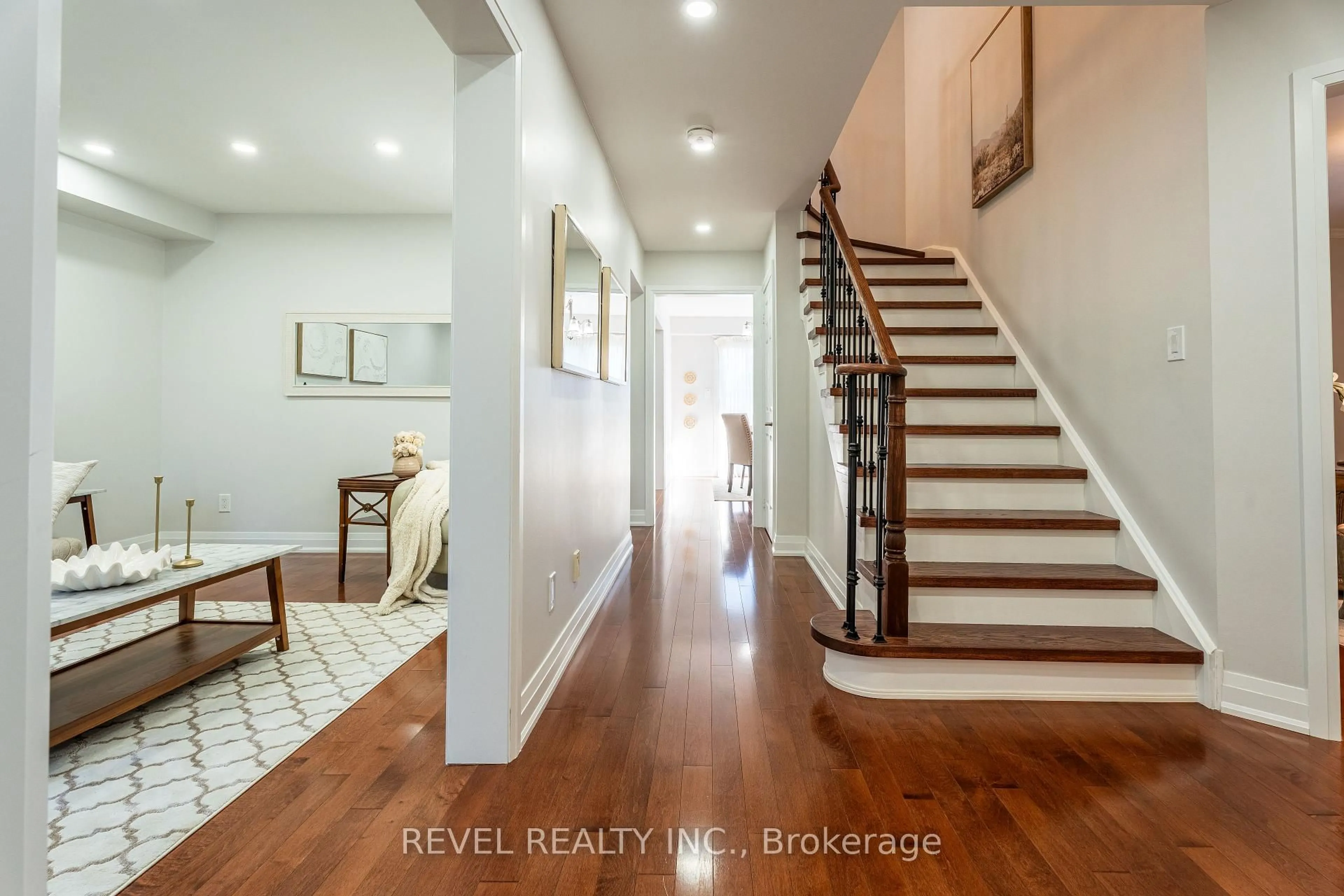 Indoor entryway for 117 Apple Blossom Blvd, Clarington Ontario L1C 4T8