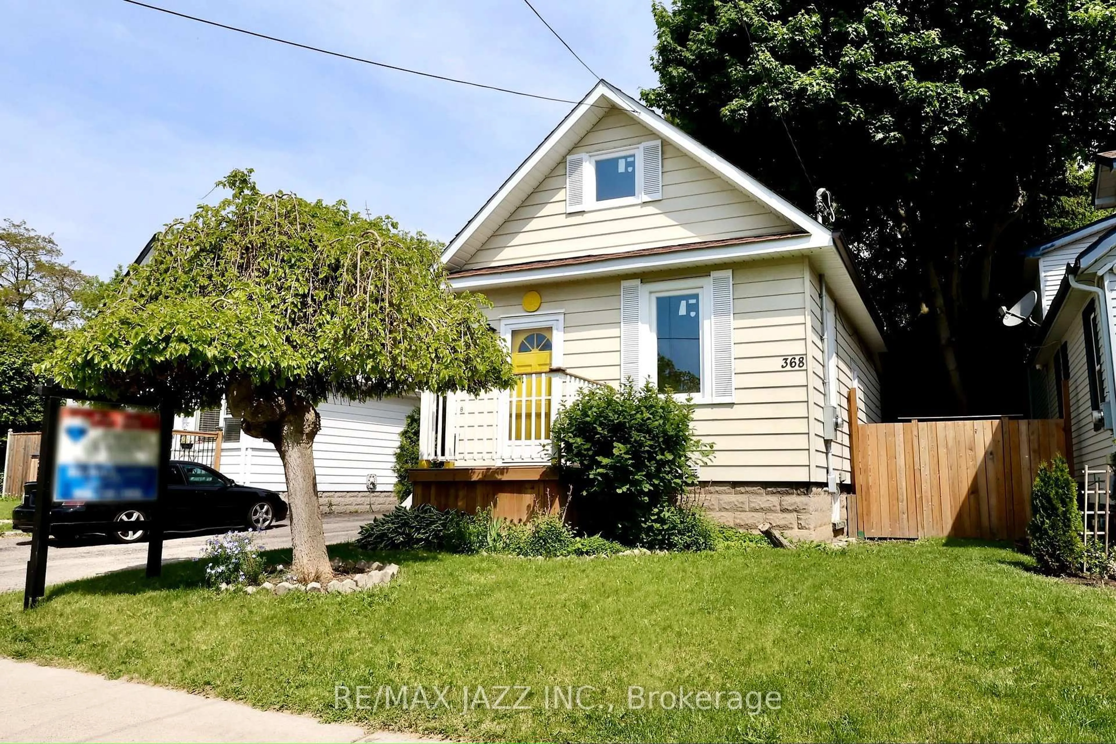 A pic from outside/outdoor area/front of a property/back of a property/a pic from drone, street for 368 Buena Vista Ave, Oshawa Ontario L1J 2M5