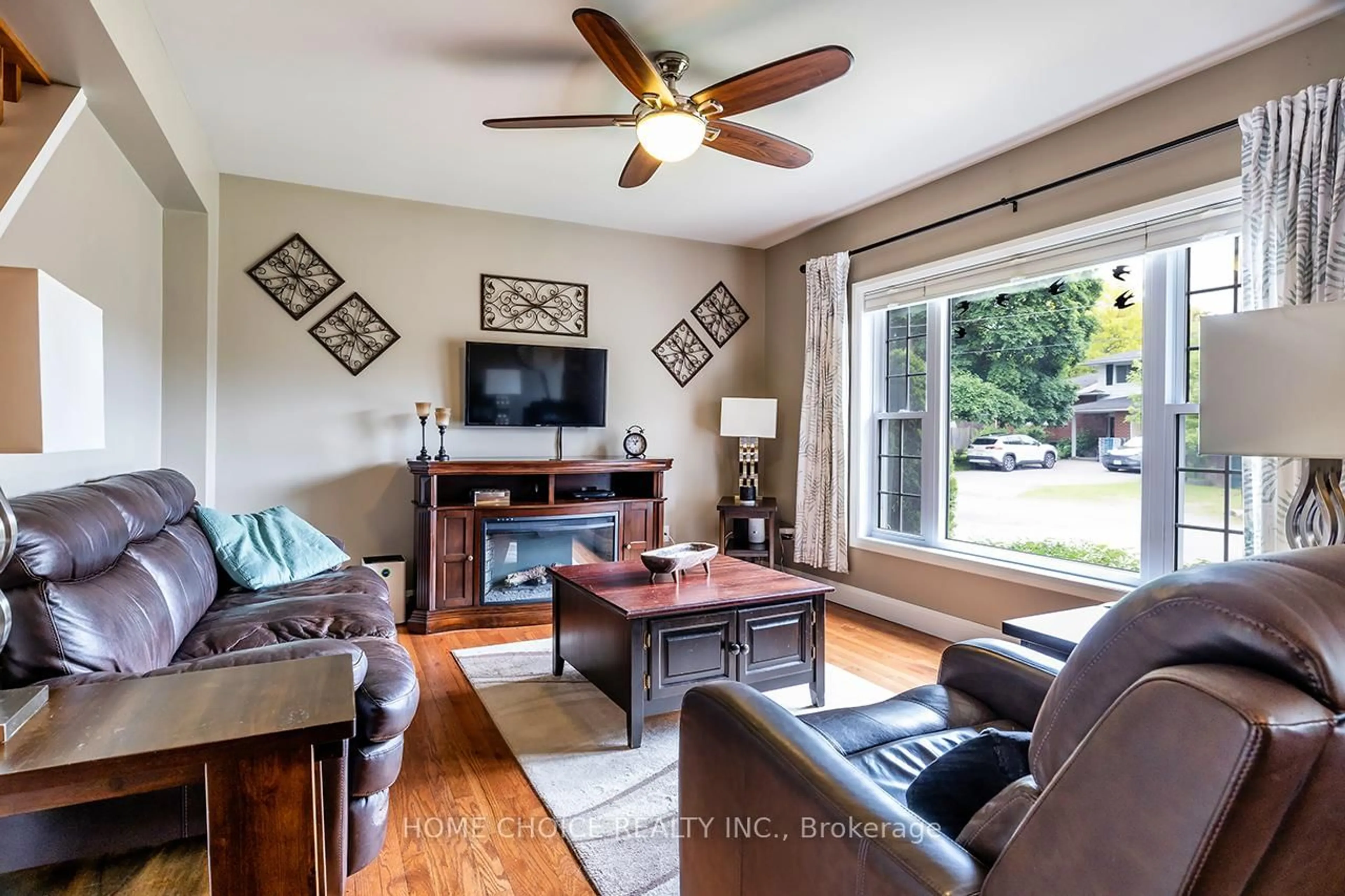 Living room with furniture, unknown for 333 Clark St, Scugog Ontario L9L 1J6
