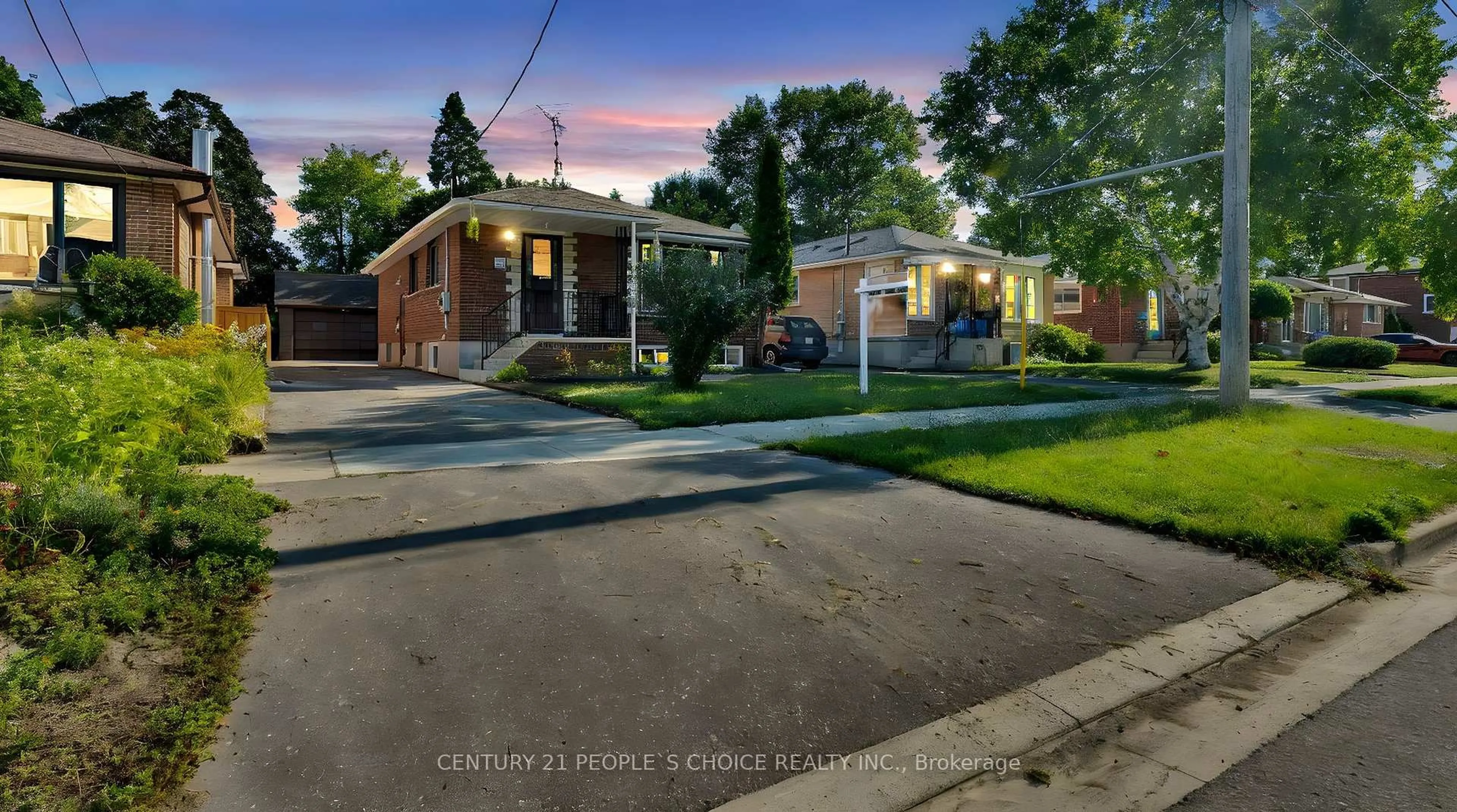 A pic from outside/outdoor area/front of a property/back of a property/a pic from drone, street for 105 Byng Ave, Oshawa Ontario L1G 3N2