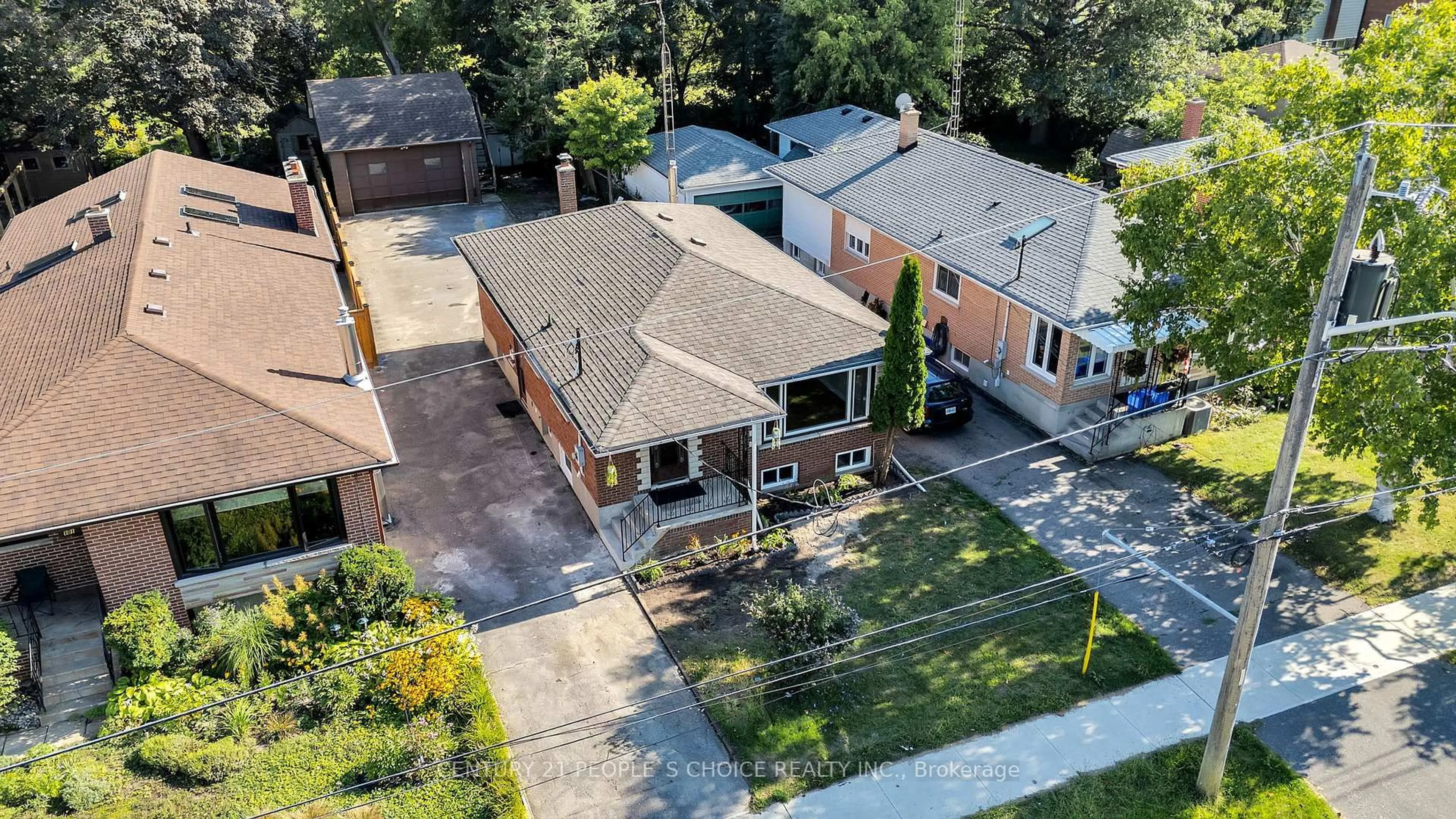 A pic from outside/outdoor area/front of a property/back of a property/a pic from drone, street for 105 Byng Ave, Oshawa Ontario L1G 3N2