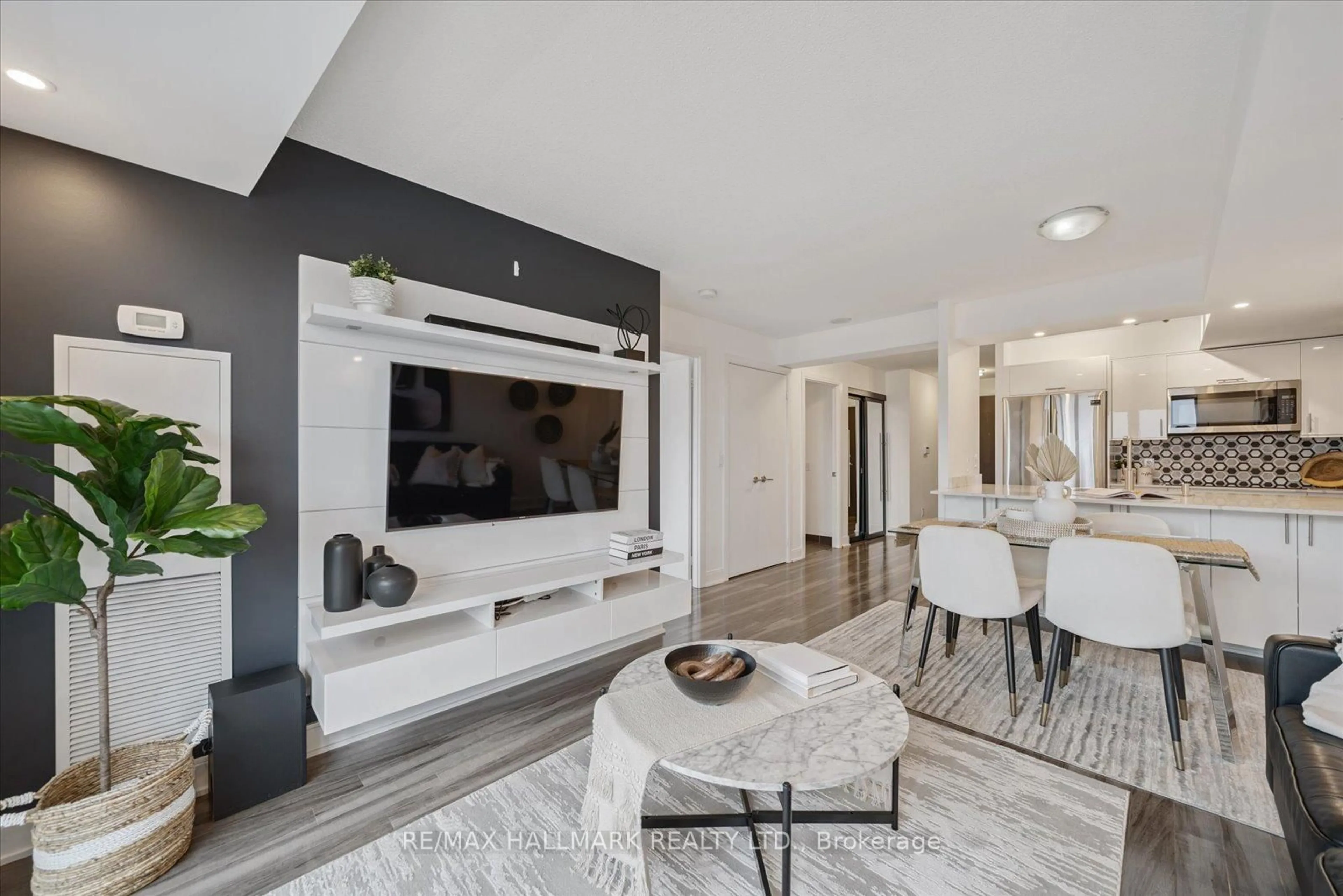 Living room with furniture, unknown for 125 Village Green Sq #3006, Toronto Ontario M1S 0G3