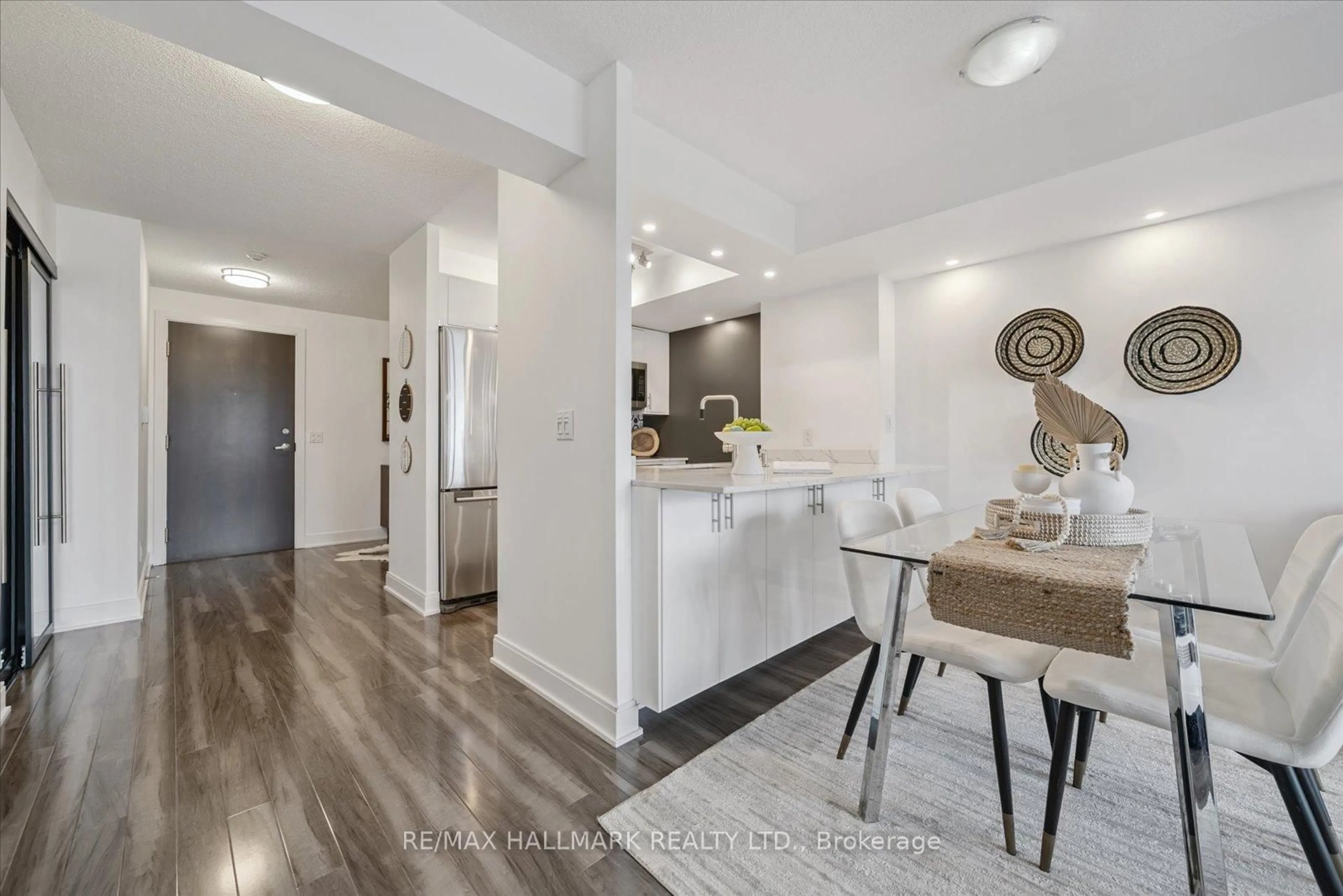 Open concept kitchen, unknown for 125 Village Green Sq #3006, Toronto Ontario M1S 0G3