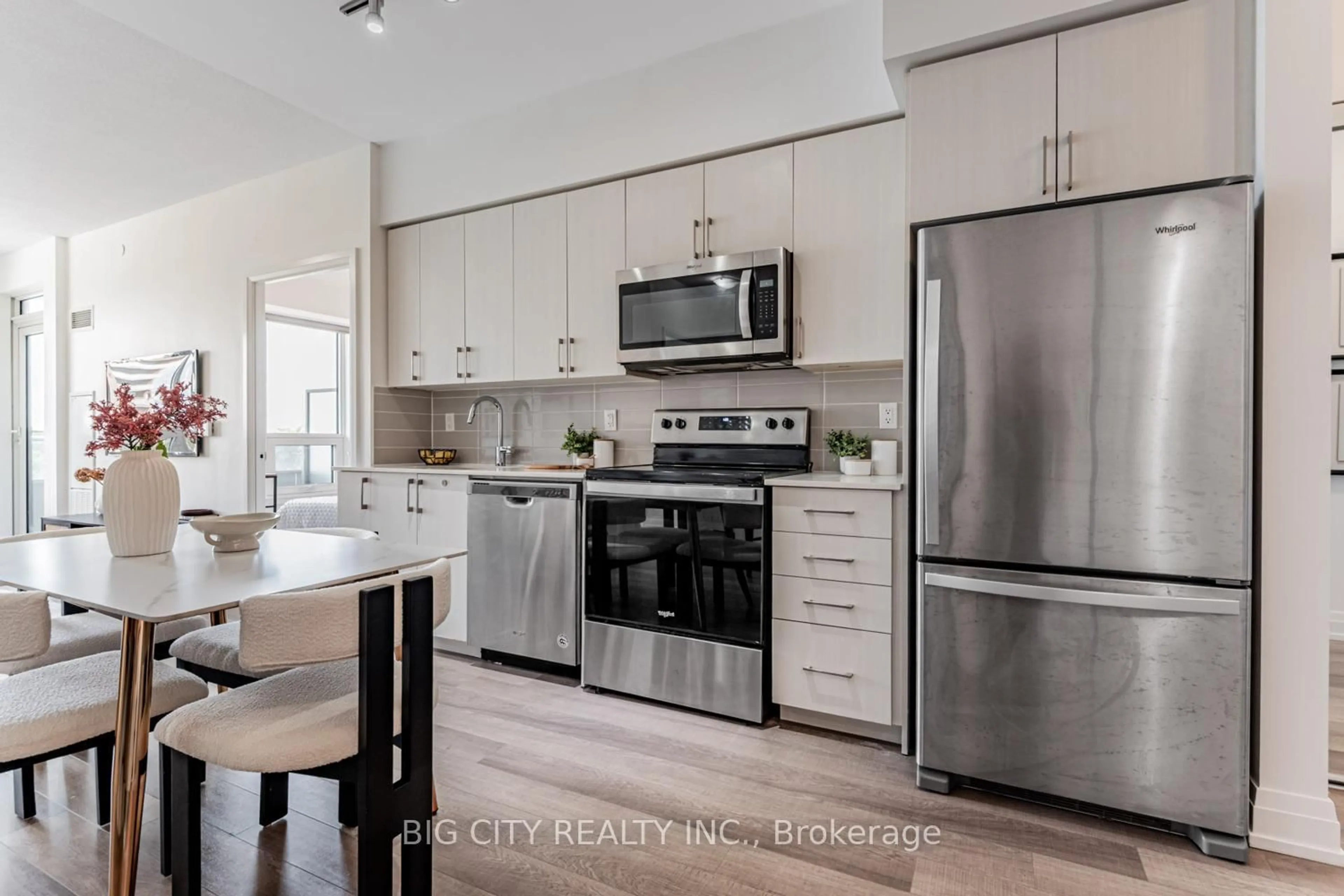 Open concept kitchen, unknown for 3121 Sheppard Ave #611, Toronto Ontario M1T 3J7