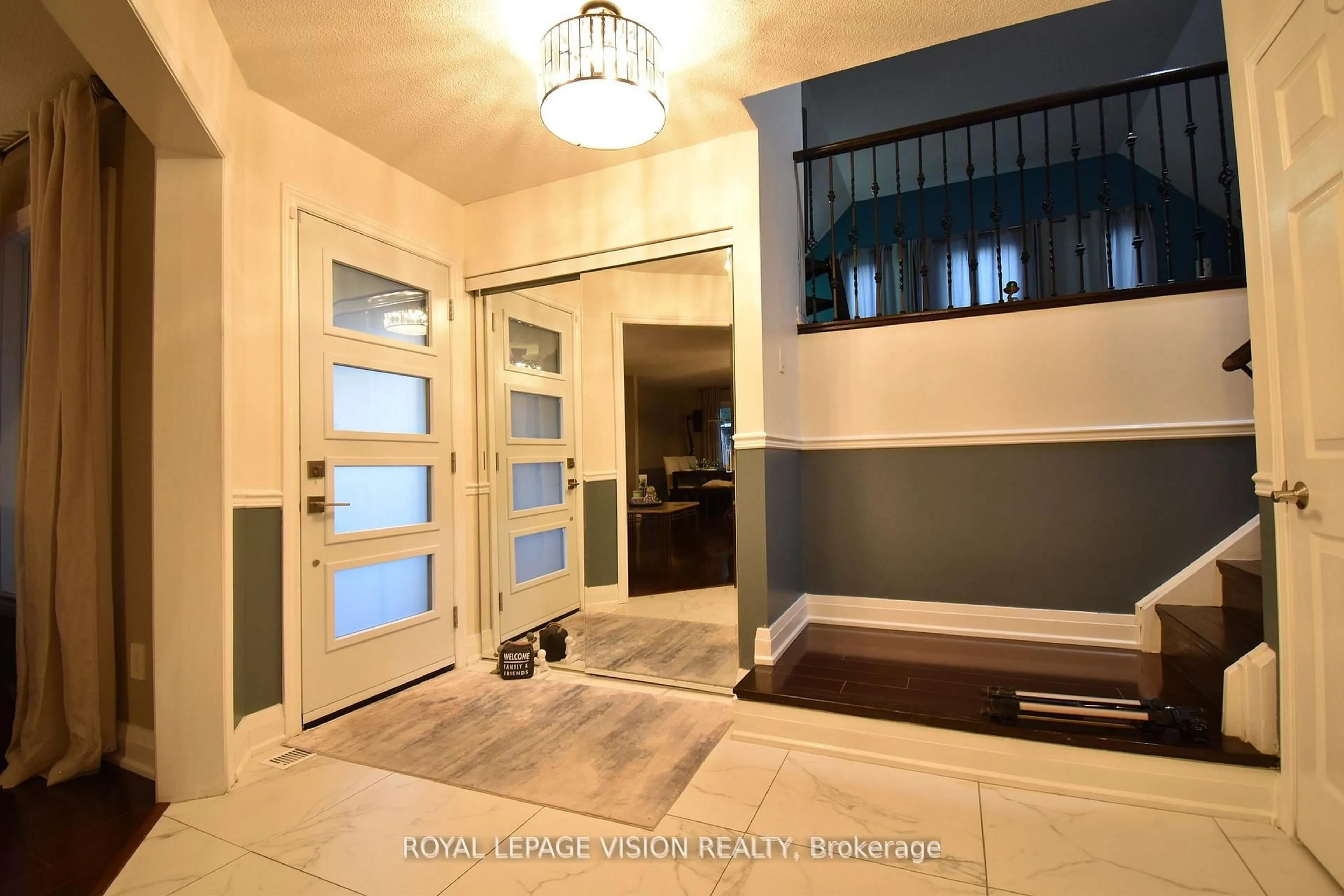 Indoor entryway for 28 Valley Centre Dr, Toronto Ontario M1X 1K7