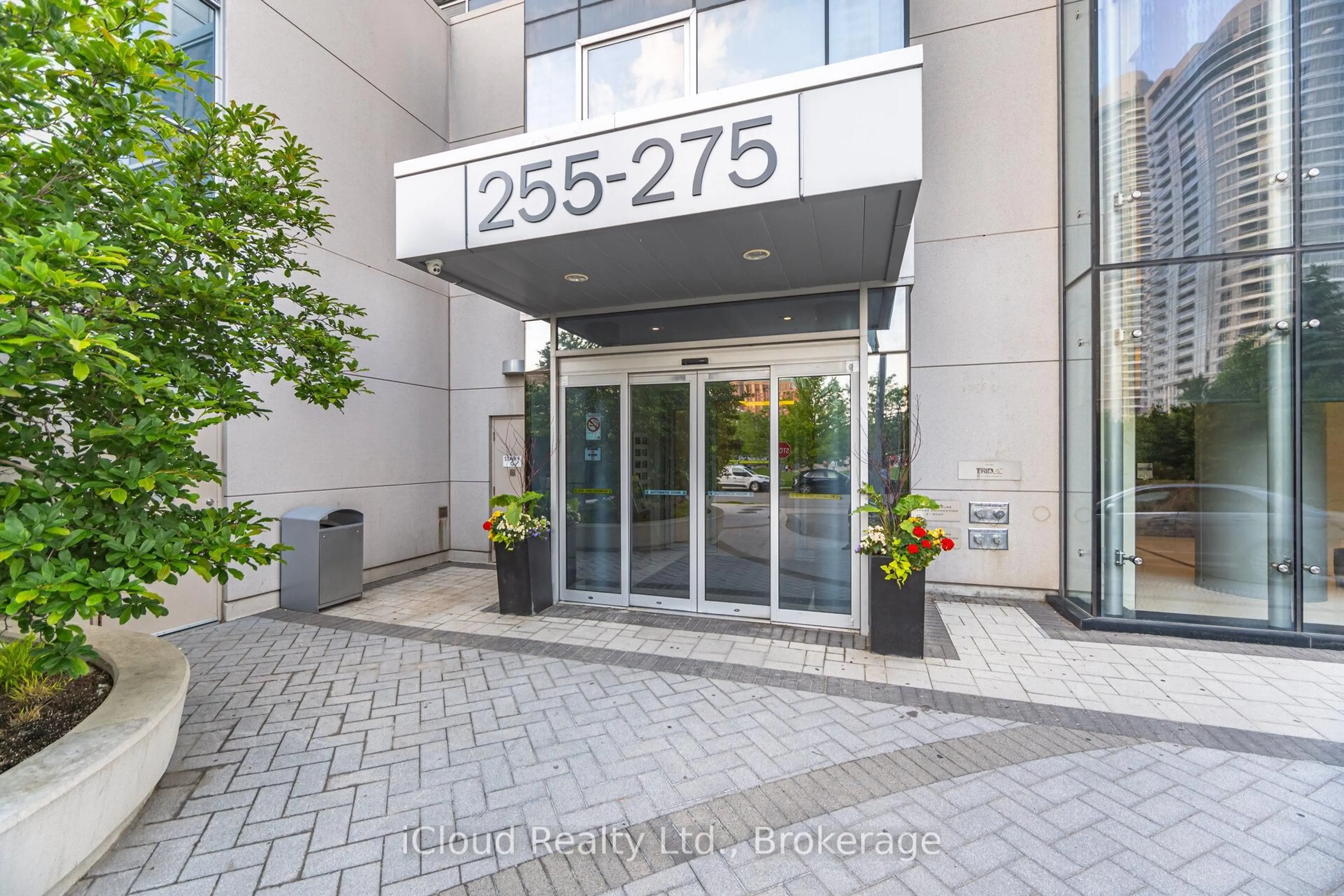Indoor foyer for 275 Village Green Sq #1722, Toronto Ontario M1S 0L8