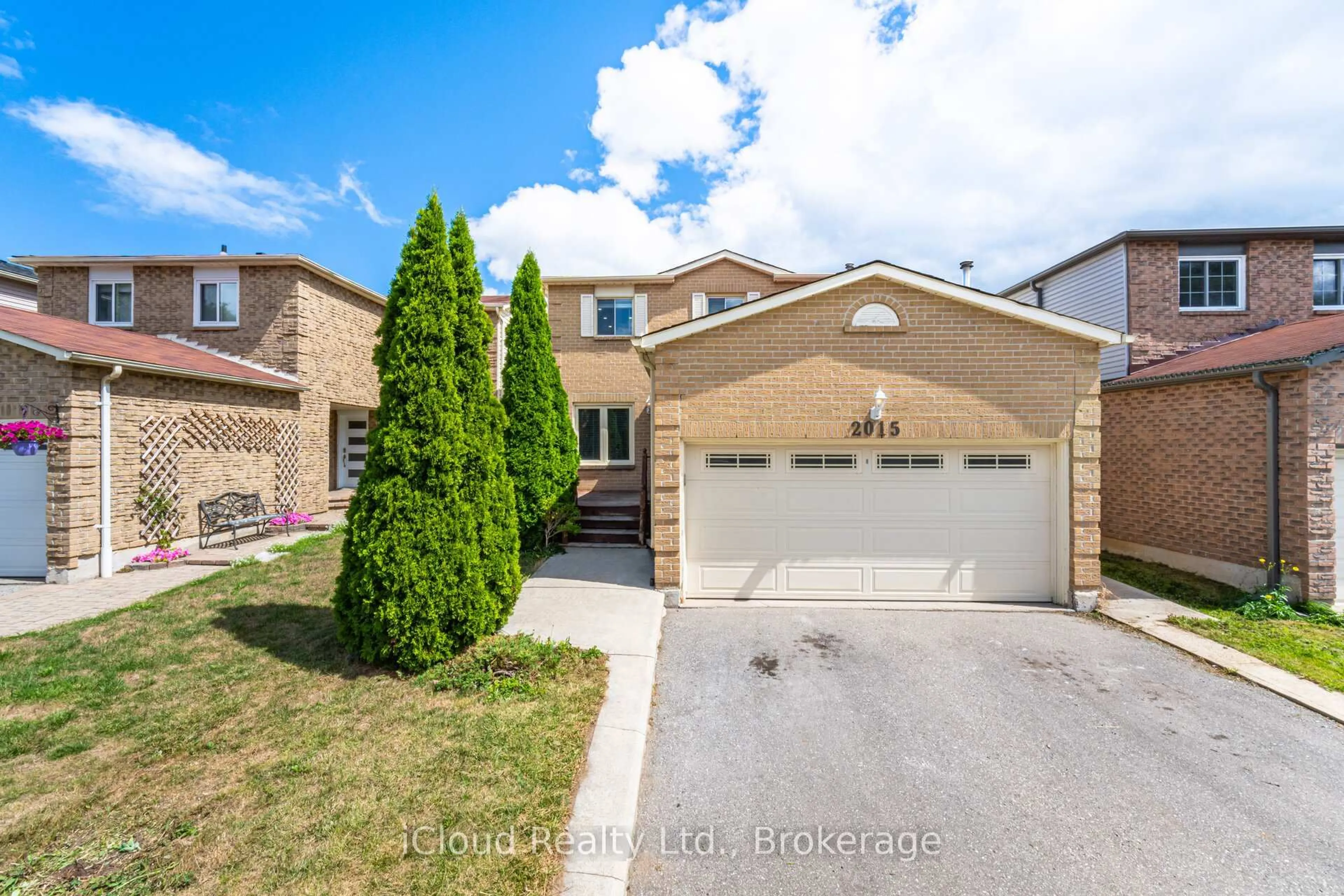 A pic from outside/outdoor area/front of a property/back of a property/a pic from drone, street for 2015 Shay Dr, Pickering Ontario L1X 1Y1