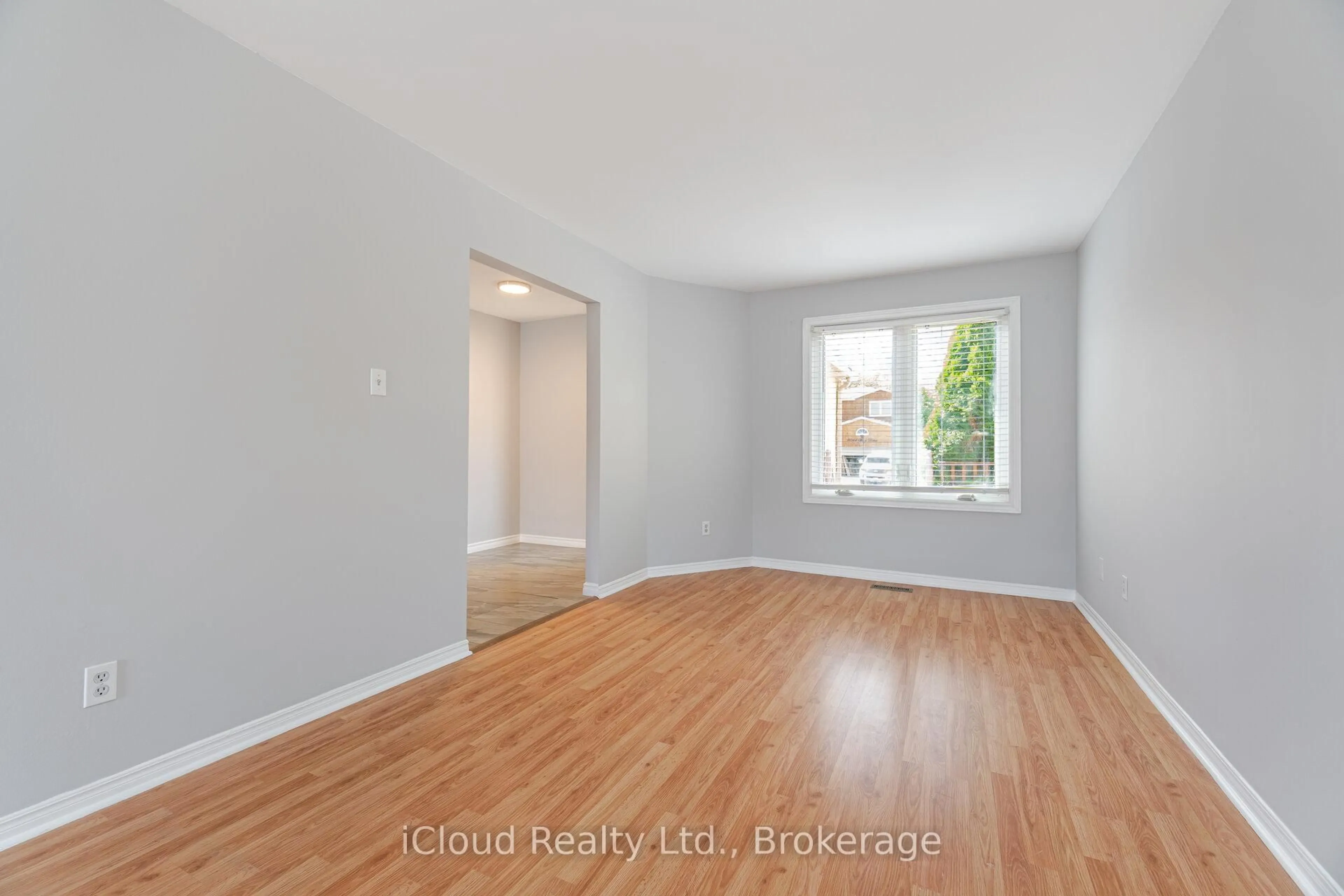 A pic of a room for 2015 Shay Dr, Pickering Ontario L1X 1Y1