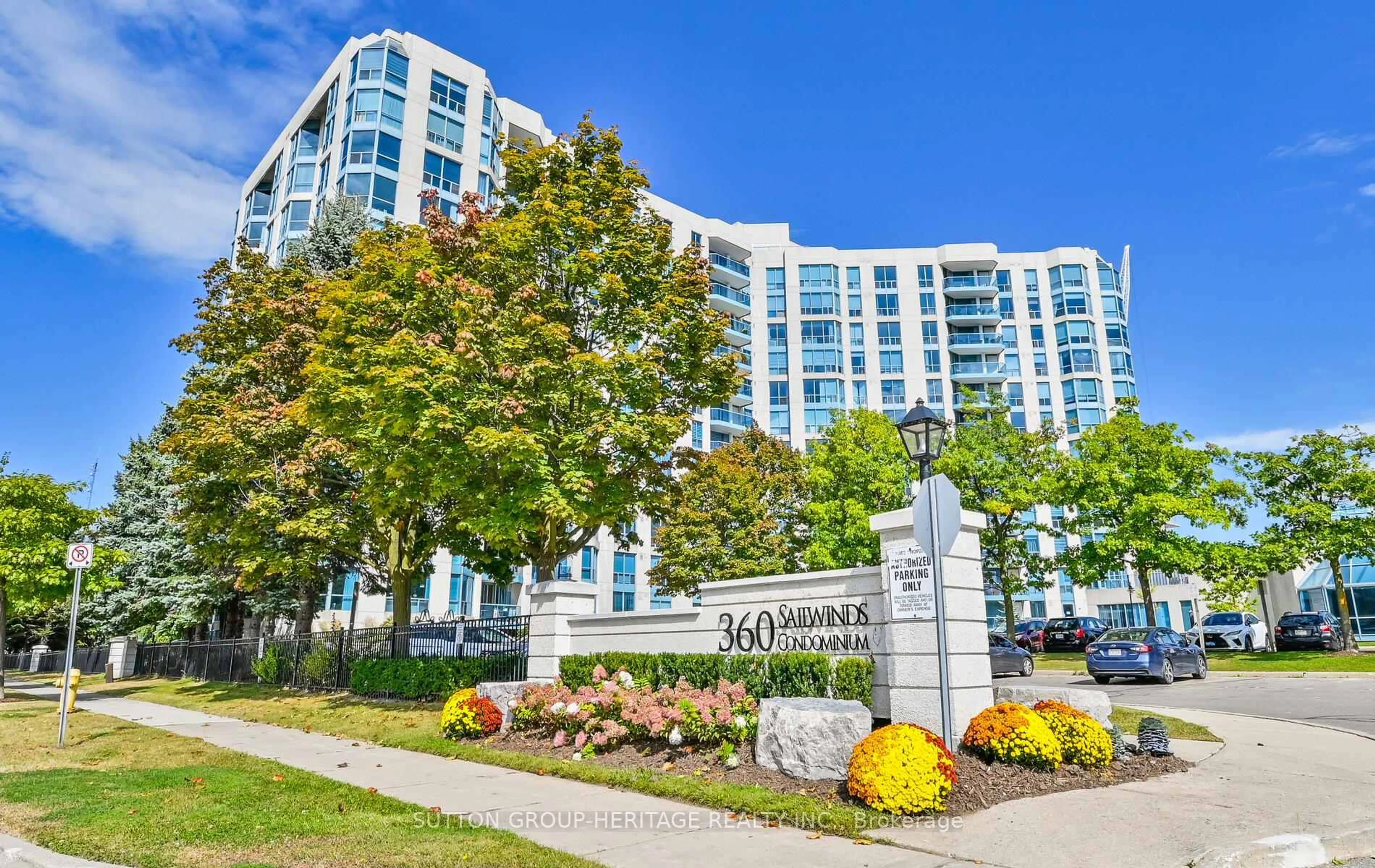Indoor foyer for 360 Watson St #908, Whitby Ontario L1N 9G2
