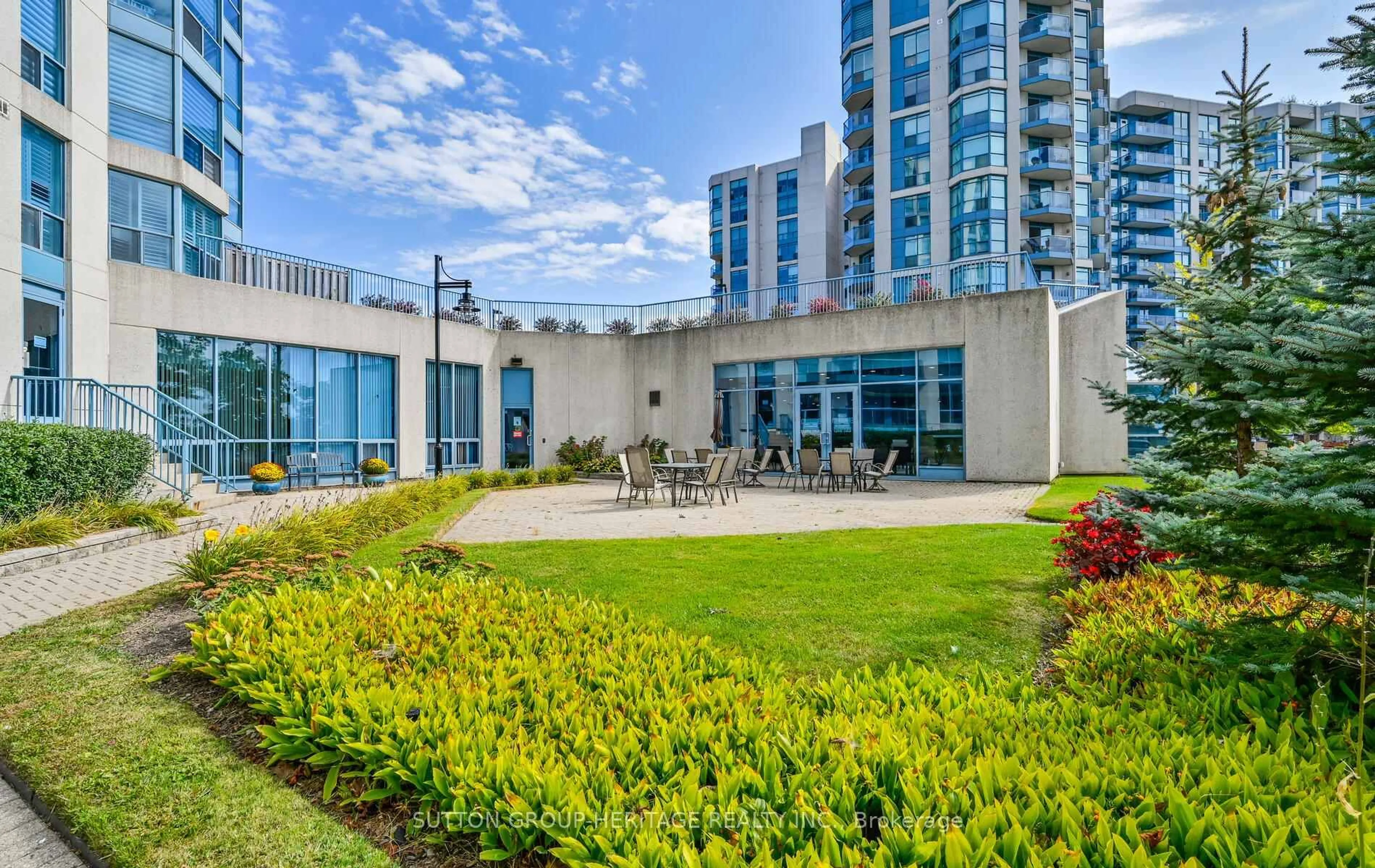 Patio, building for 360 Watson St #908, Whitby Ontario L1N 9G2