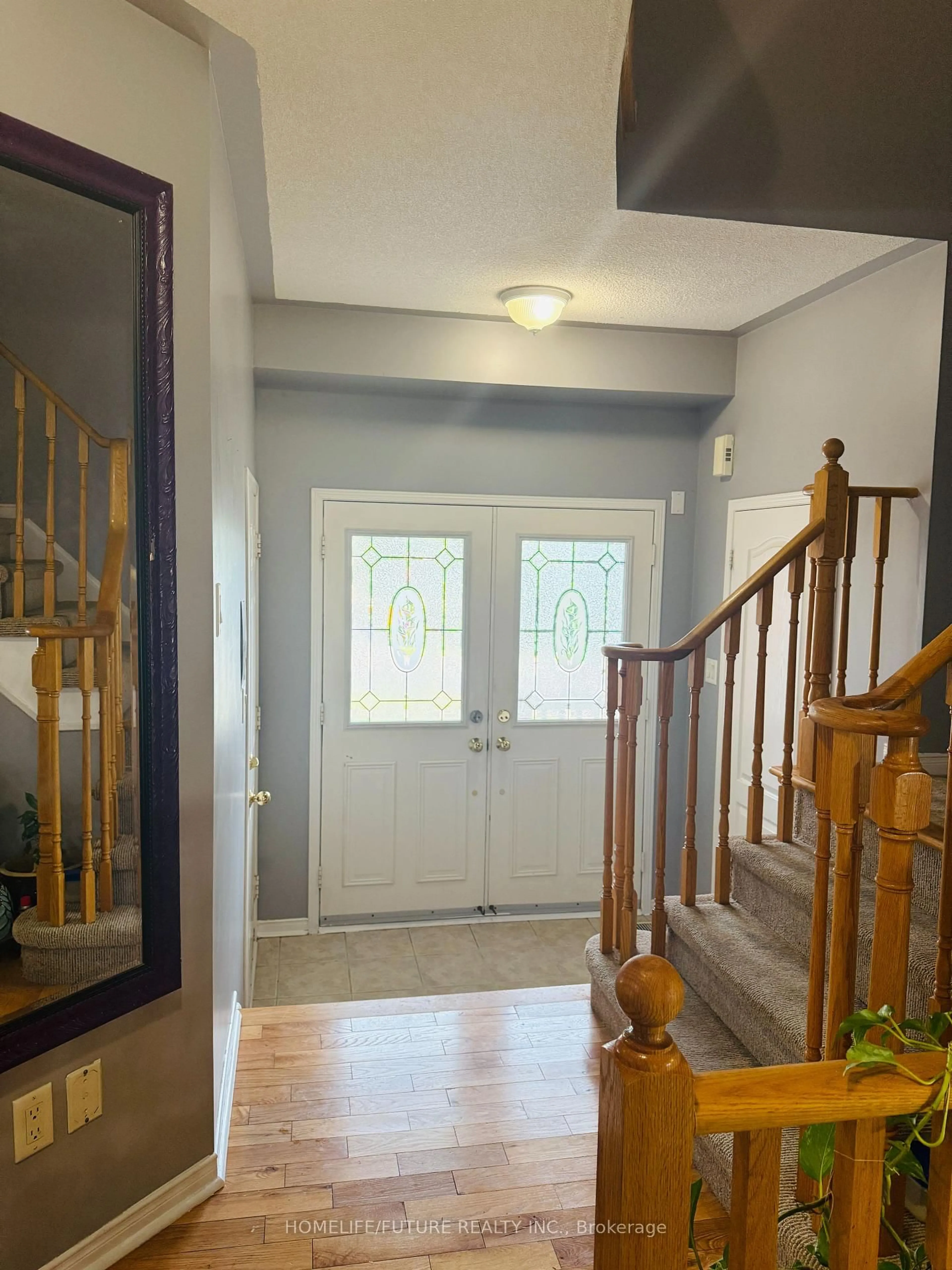 Indoor entryway for 648 Blackwood Blvd, Oshawa Ontario L1K 0G7