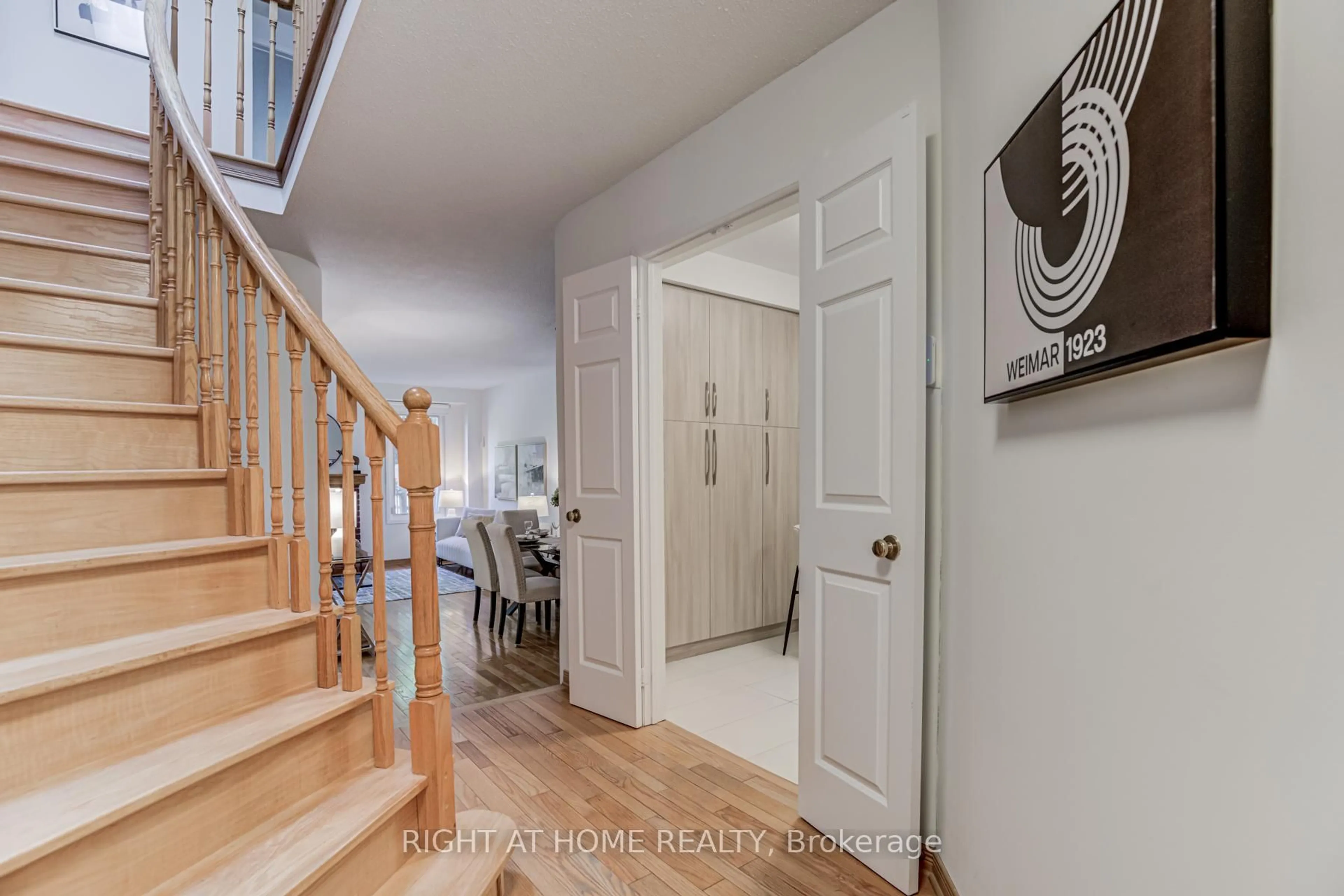 Indoor entryway for 14 Belsay Crt, Toronto Ontario M1W 3W4