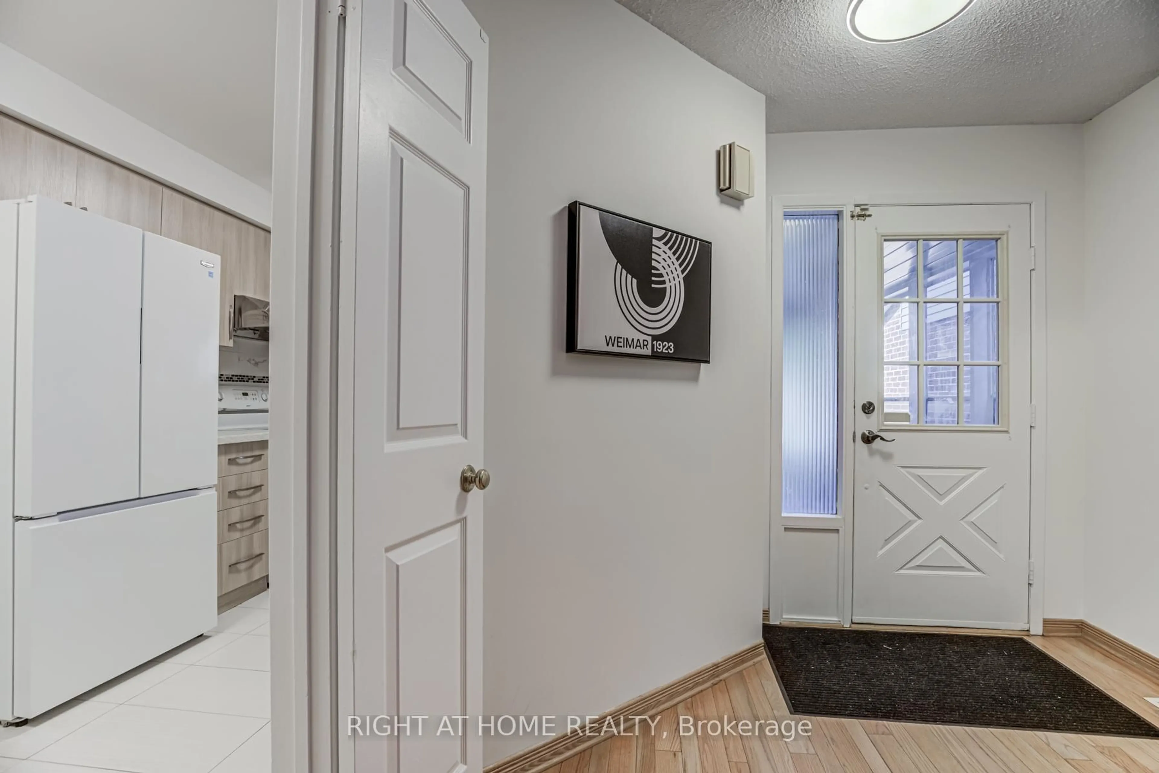 Indoor entryway for 14 Belsay Crt, Toronto Ontario M1W 3W4