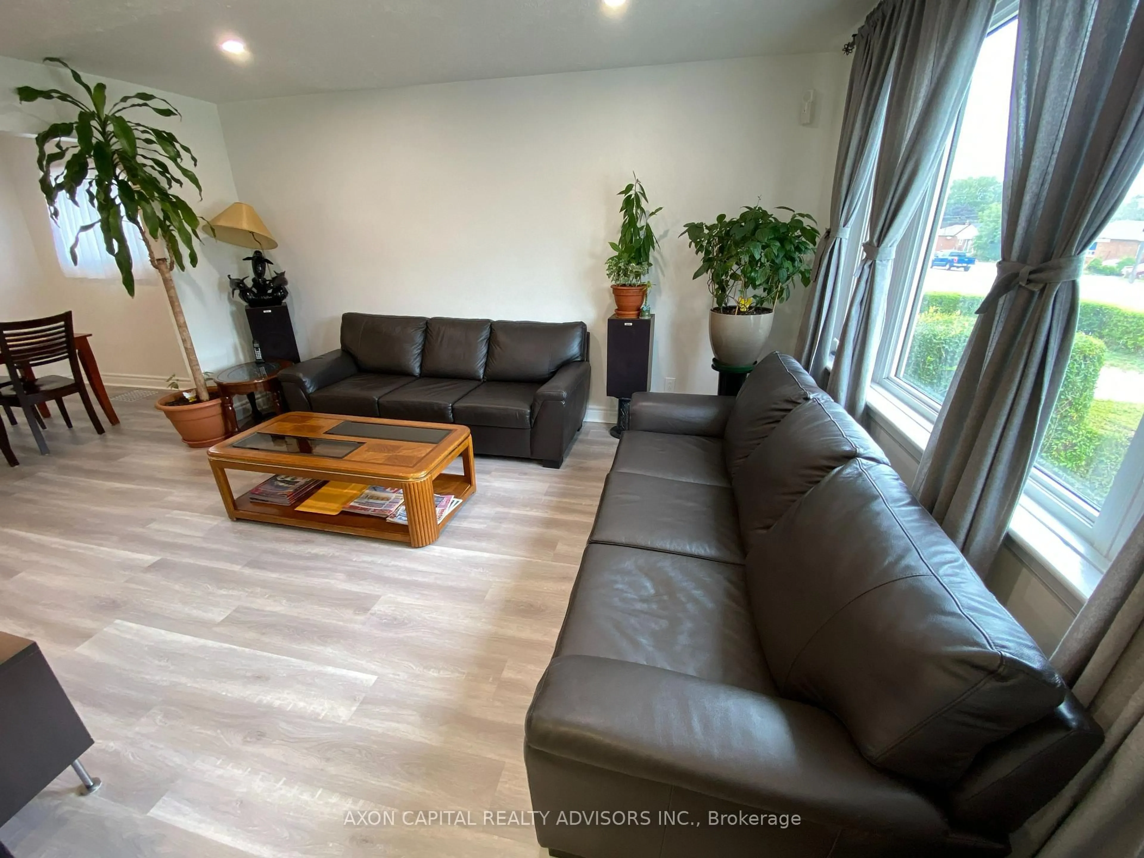 Living room with furniture, wood/laminate floor for 1248 Warden Ave, Toronto Ontario M1R 2R3
