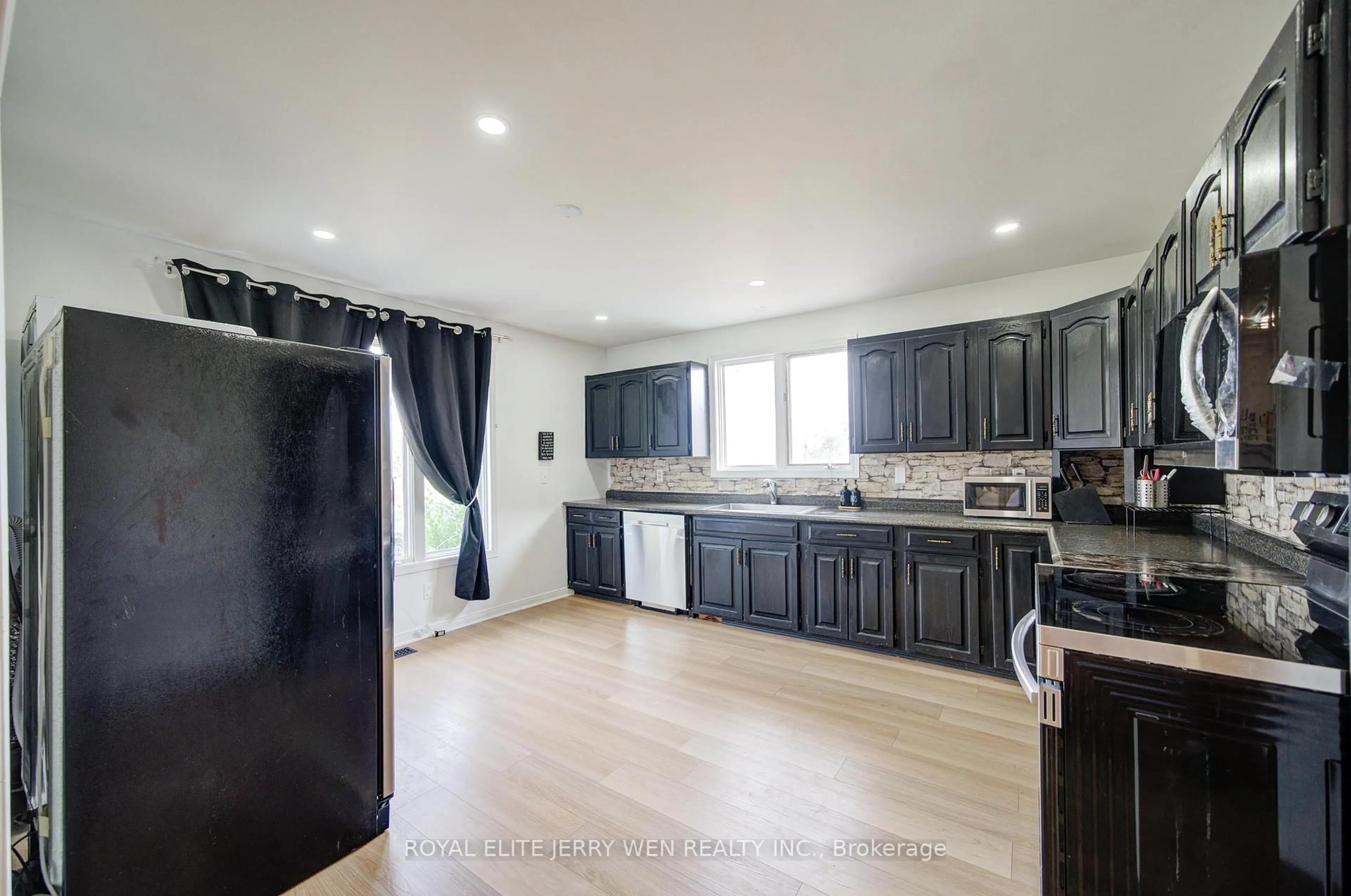 Open concept kitchen, unknown for 1402 Wilson Rd, Oshawa Ontario L1K 2B9