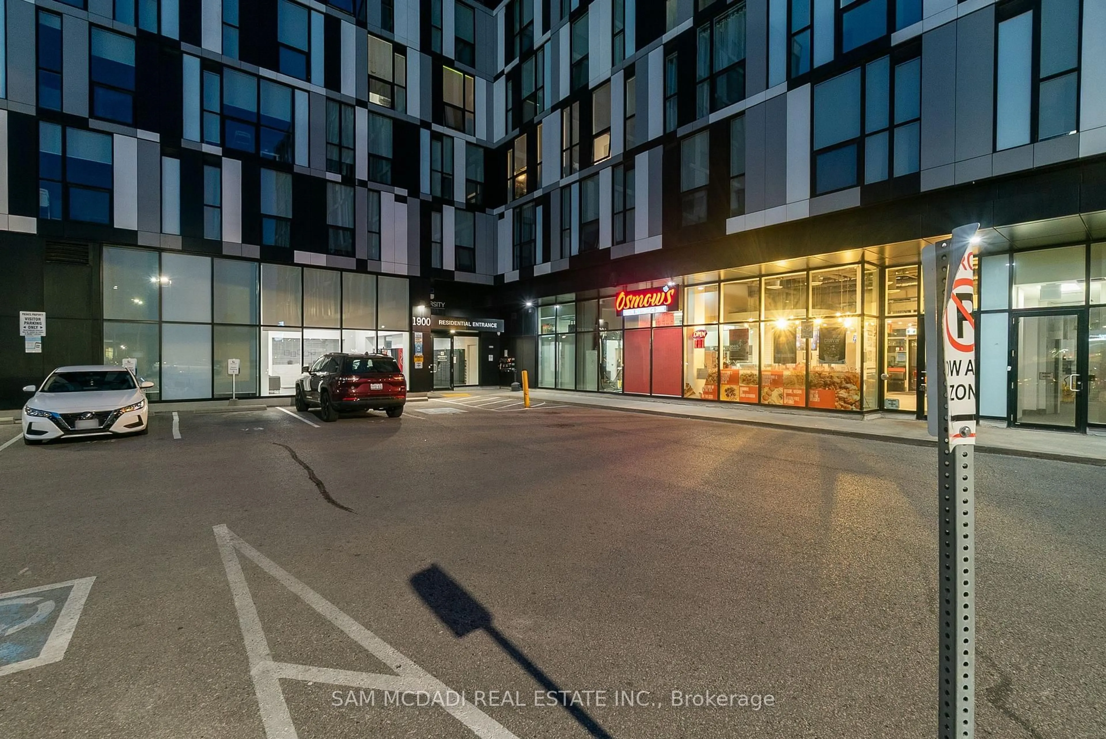 Indoor foyer for 1900 Simcoe St #319, Oshawa Ontario L1G 4Y3