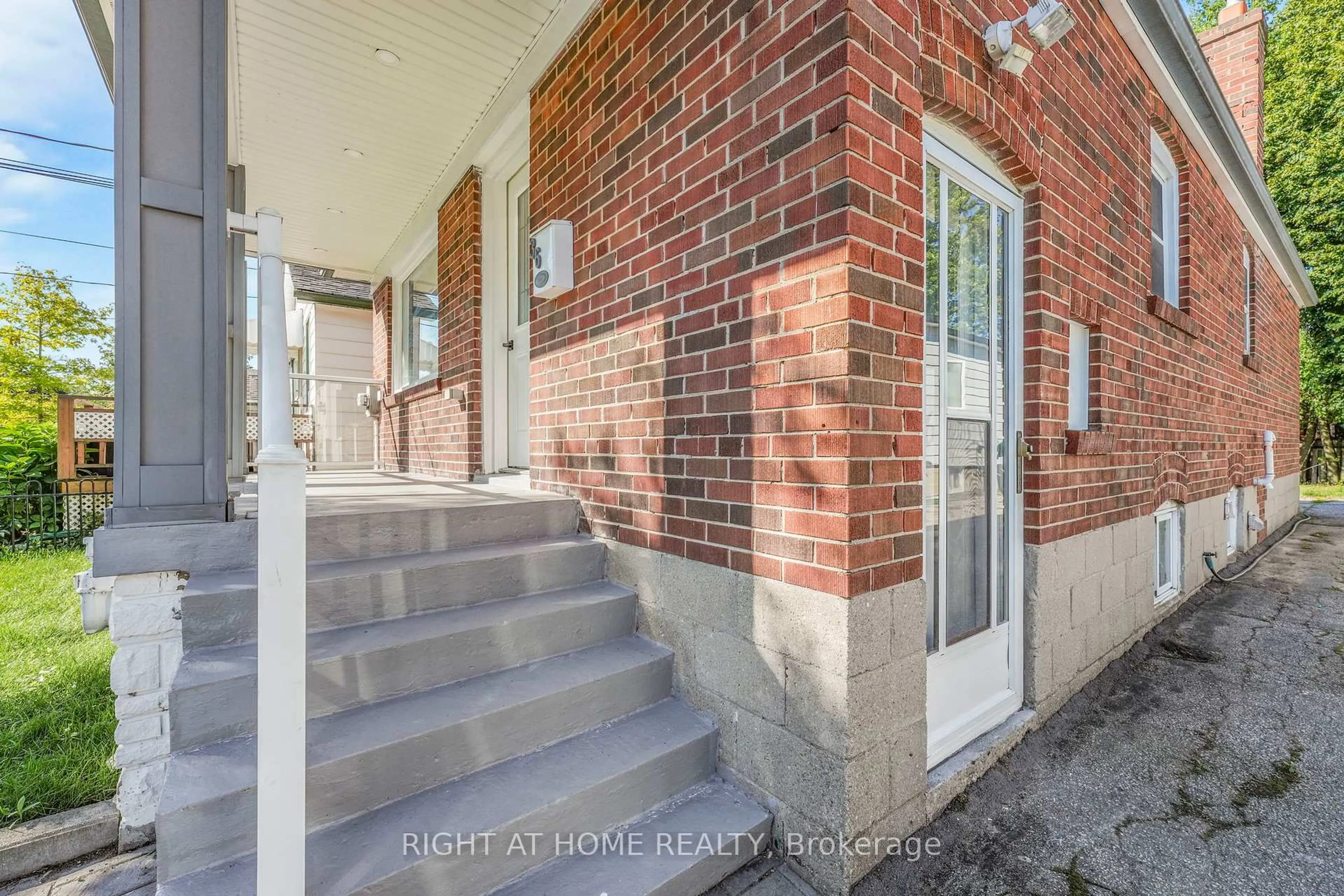 Unknown for 36 Vanbrugh Ave, Toronto Ontario M1N 3S9