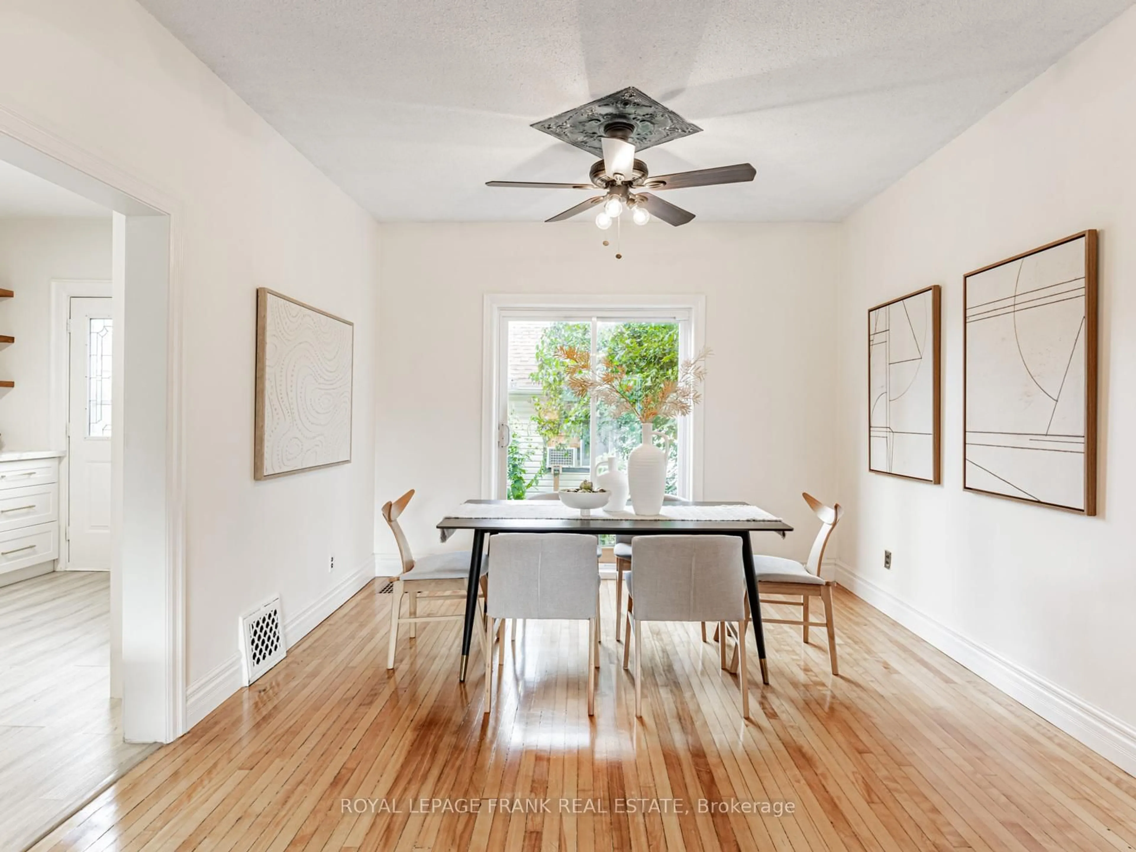 Dining room, wood/laminate floor for 330 Arthur St, Oshawa Ontario L1H 1P3