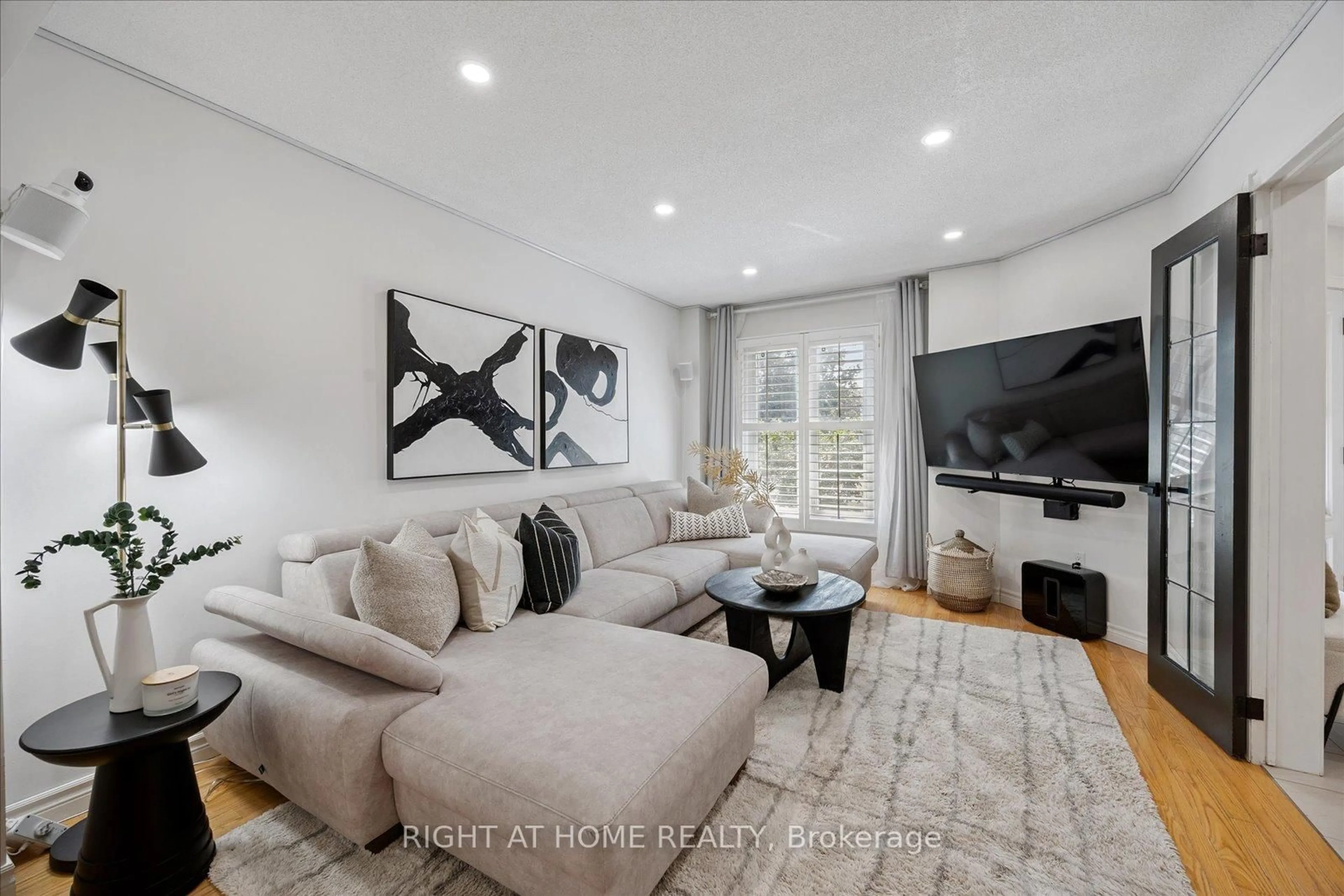 Living room with furniture, unknown for 1815 Westcreek Dr, Pickering Ontario L1V 6K2